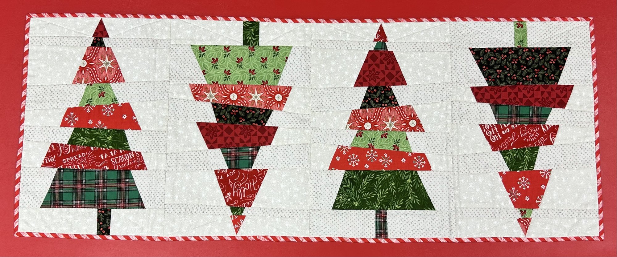 Crazy Christmas Tree Tablerunner crazy-christmas-tree-tablerunner