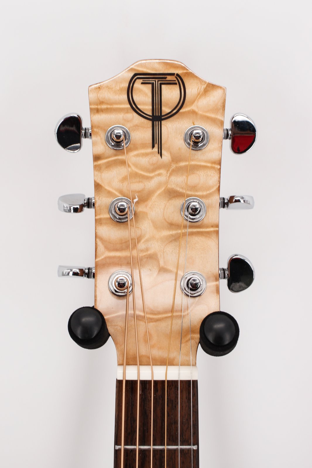 Teton STS000QMGCE Quilt Maple Veneer/Solid Top Dreadnaught