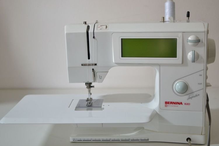 BERNINA 1530 (PRE-OWNED)