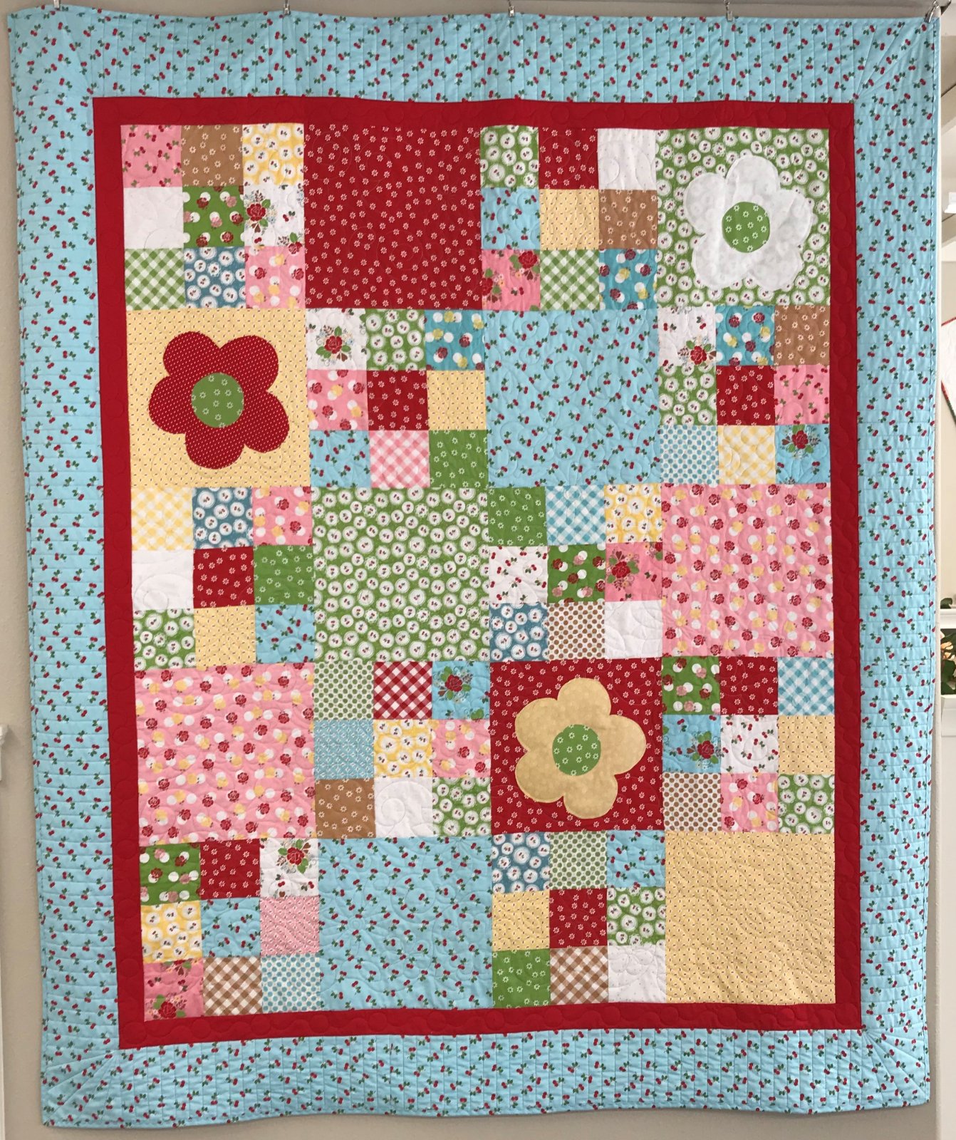 Sew Cherry 2 Daisy Patches Quilt Kit