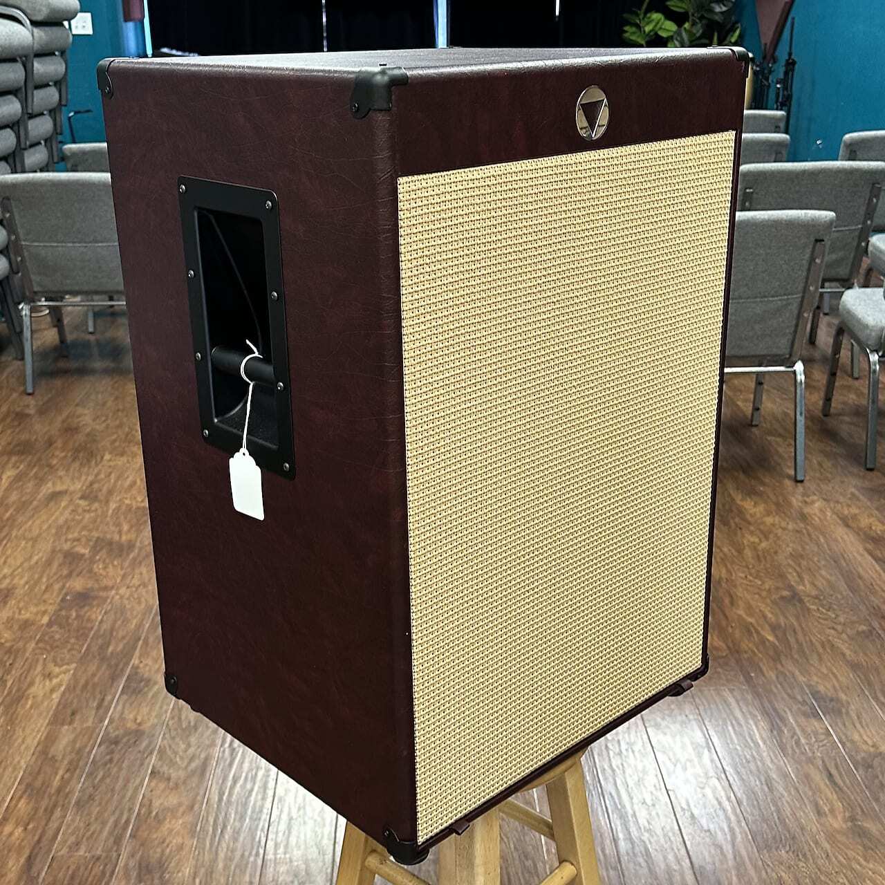 VBoutique VGROOVE 4 X 10 CABINET with Faitail Pro Speakers - Oxblood Tolex & Cane Grill Cloth