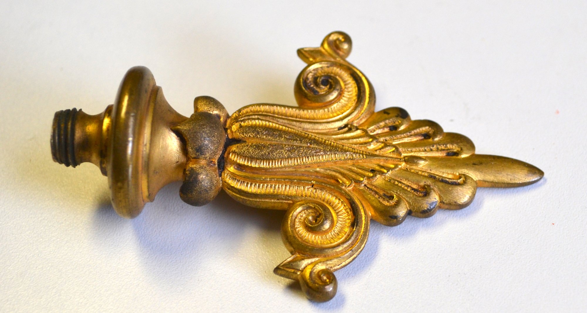 Continental Brass Fleur De Lis Lamp Finial
