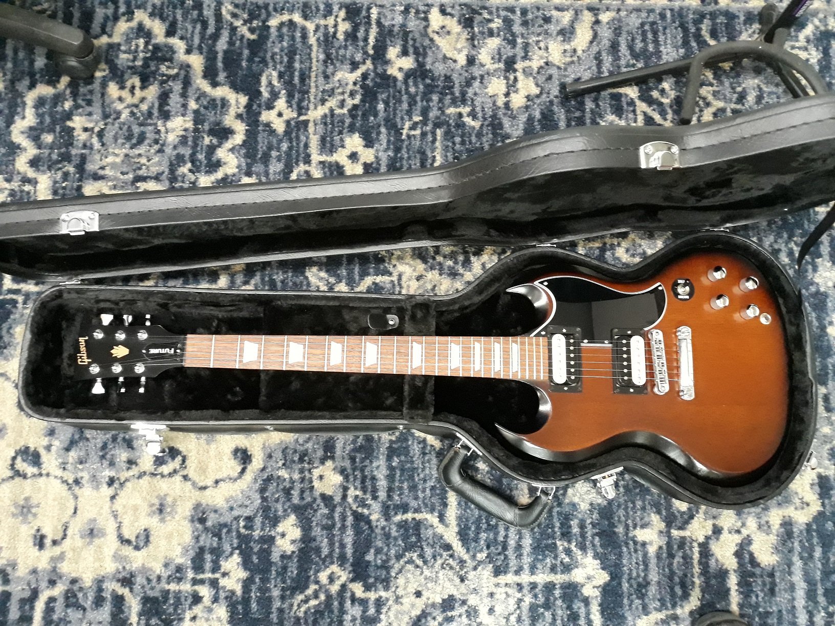 Gibson SG Future 2013 w/ case - Consignment