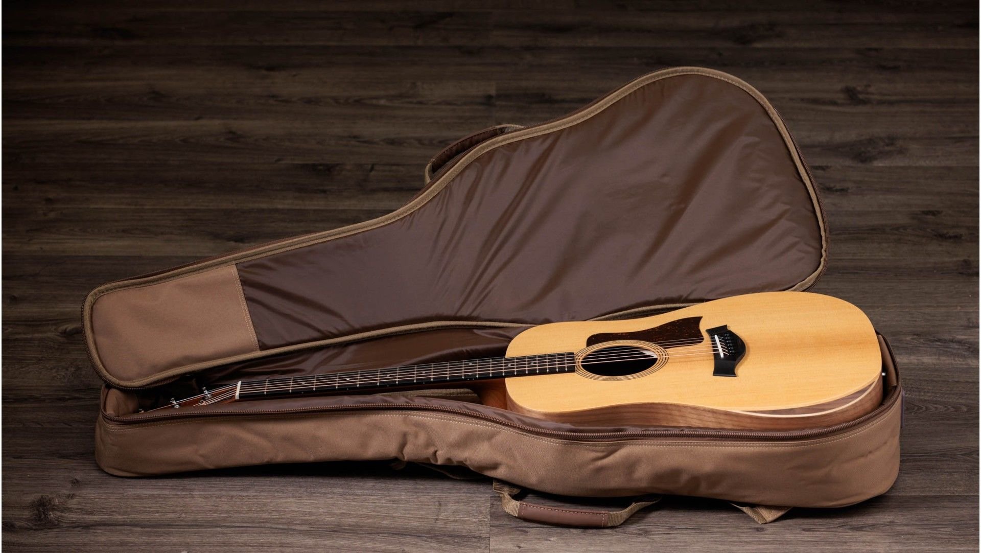 Fisherman さんTaylor Academy 10e 未使用品 Amazon.com: Taylor Academy 10e Acoustic-Electric Guitar