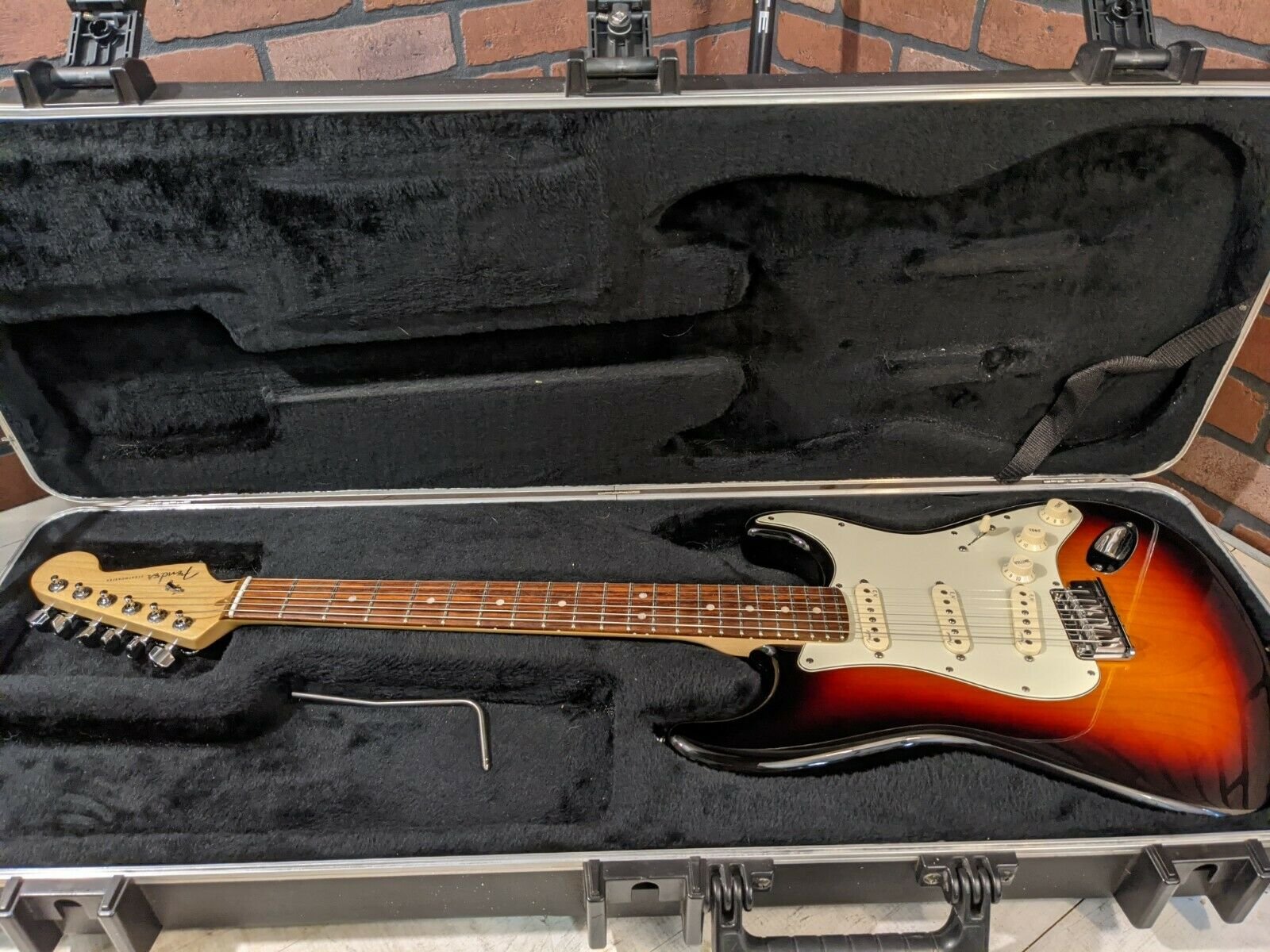Fender American Deluxe Stratocaster - 2013 - 3-Color Sunburst