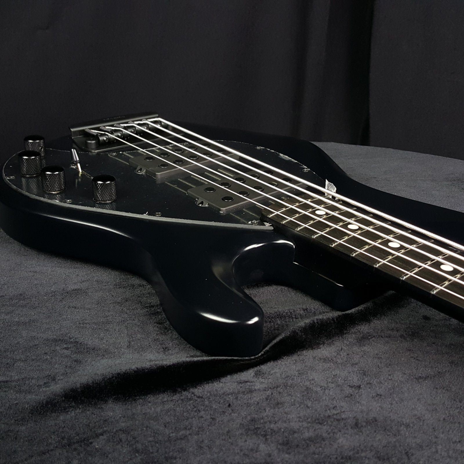Music Man Stingray 5 HH Stealth Black, Ebony, with Case