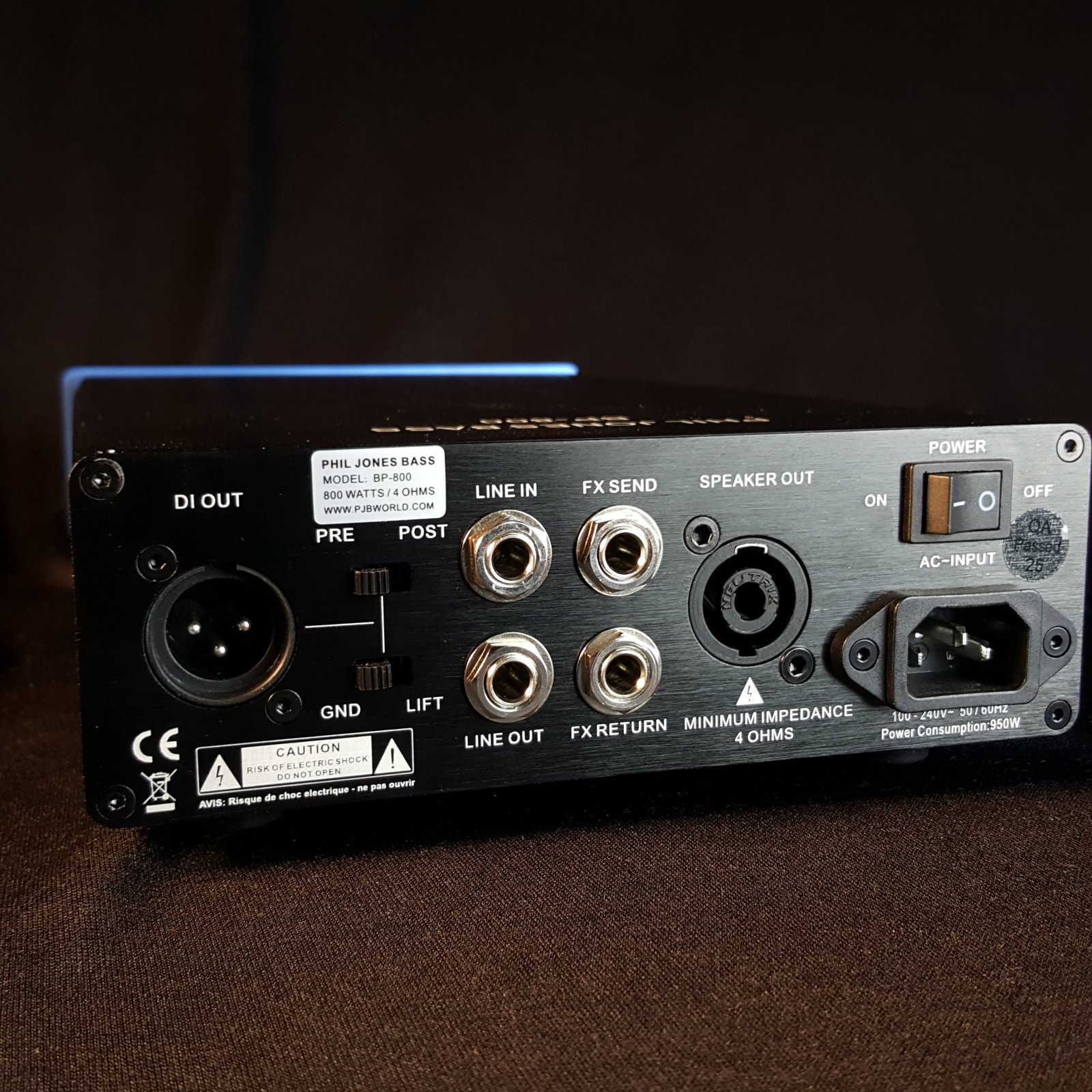 Phil Jones BP-800 Bass Digital Amp Amplifier Head - Display