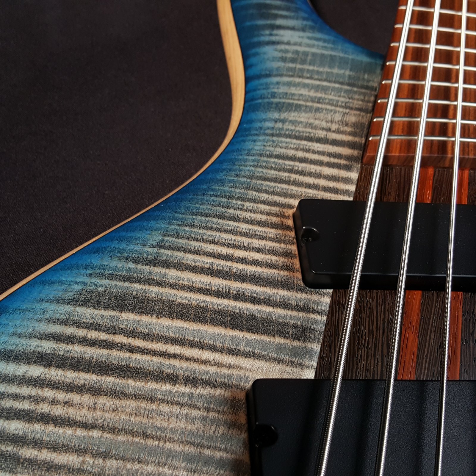 Mayones Patriot 5 Classic V-Fan Fret Aguilar Flame Maple Bass