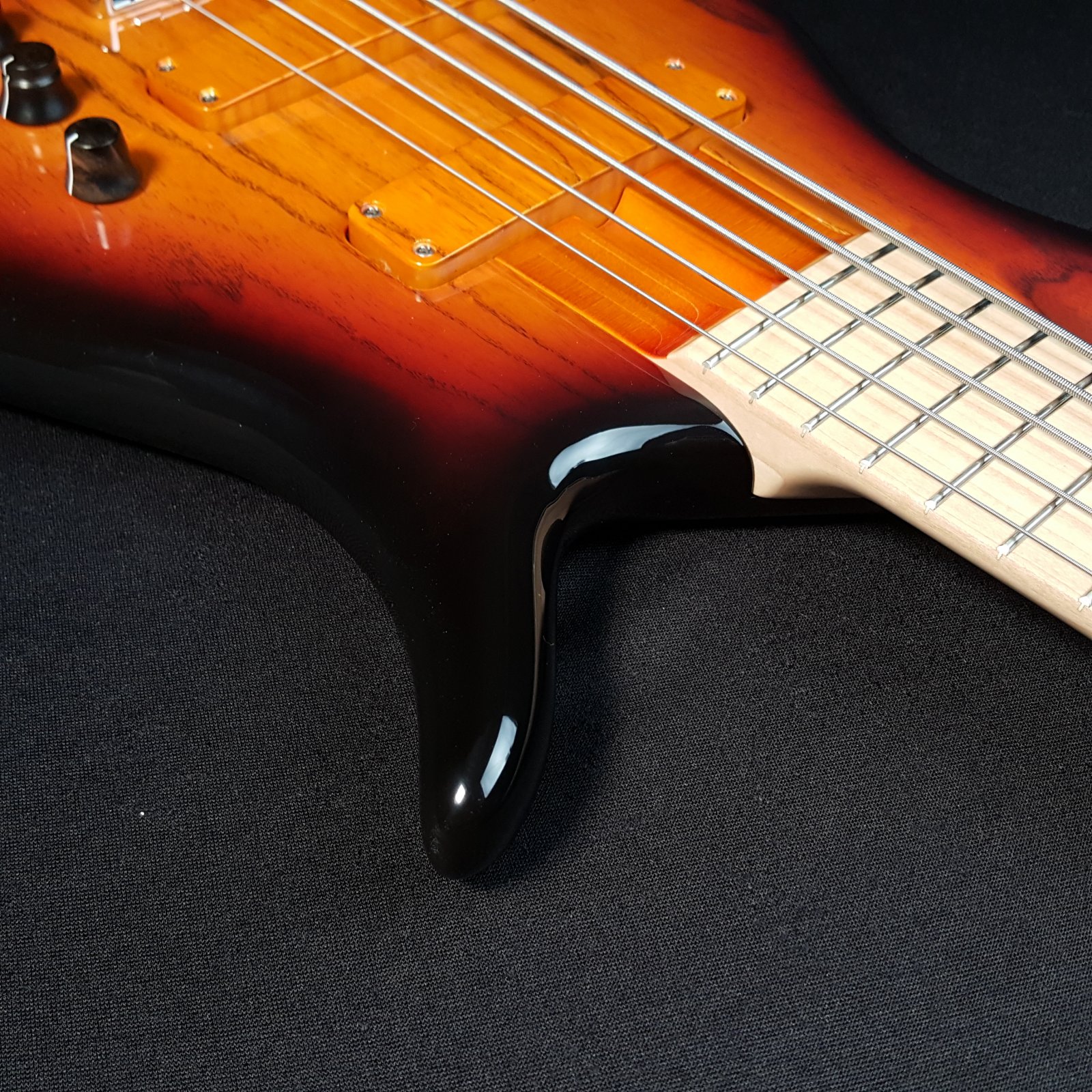 F Bass BN5 5 String Bass Sunburst Grain Enhanced Ash w/ Gig Bag