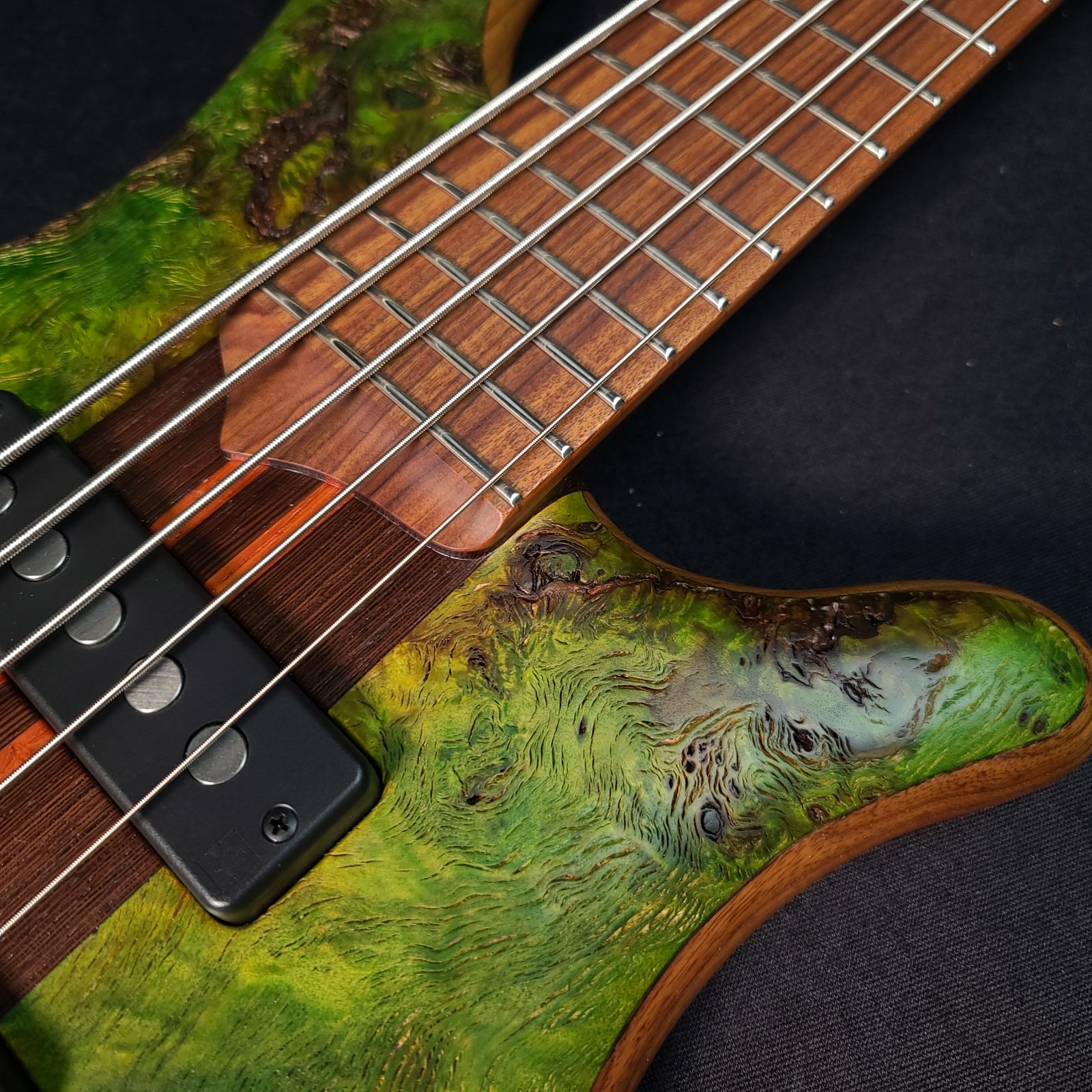 【希少柄】MAYONES Patriot Custom5-Q4 W Electric Bass Guitar Mayones Patriot Custom5-Q4 W Quilted