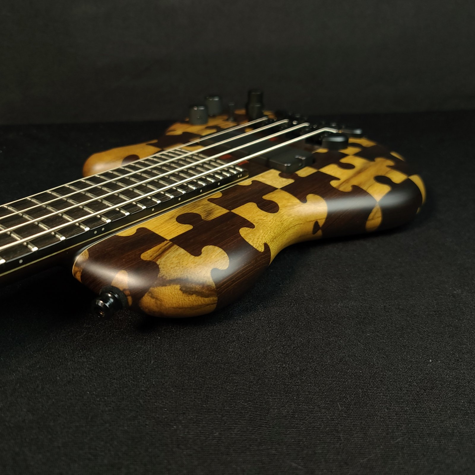 MAYONES Cali 4【国内入荷極少】【ヘッドフォンアウト搭載】 Mayones Cali 4 String Puzzle Bass Mini Bass with Headphone