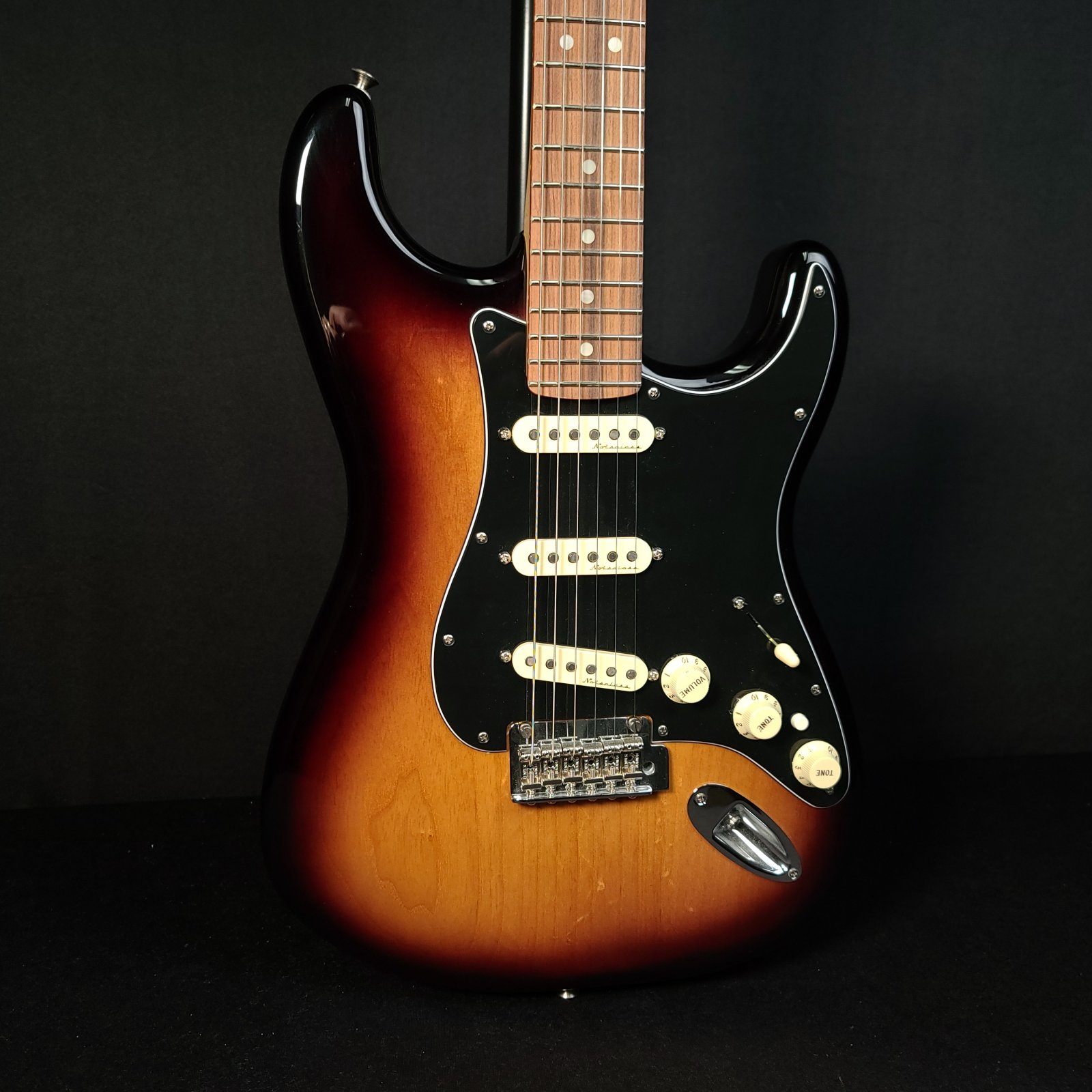 Used Fender Deluxe Mexican Stratocaster Sunburst w/Gig Bag, No