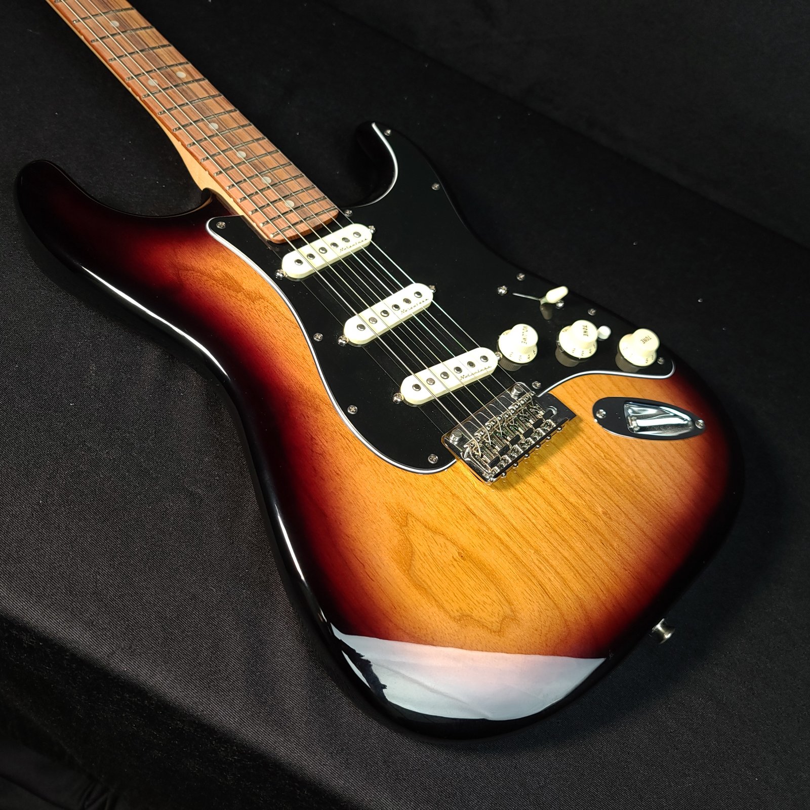 Used Fender Deluxe Mexican Stratocaster Sunburst w/Gig Bag, No