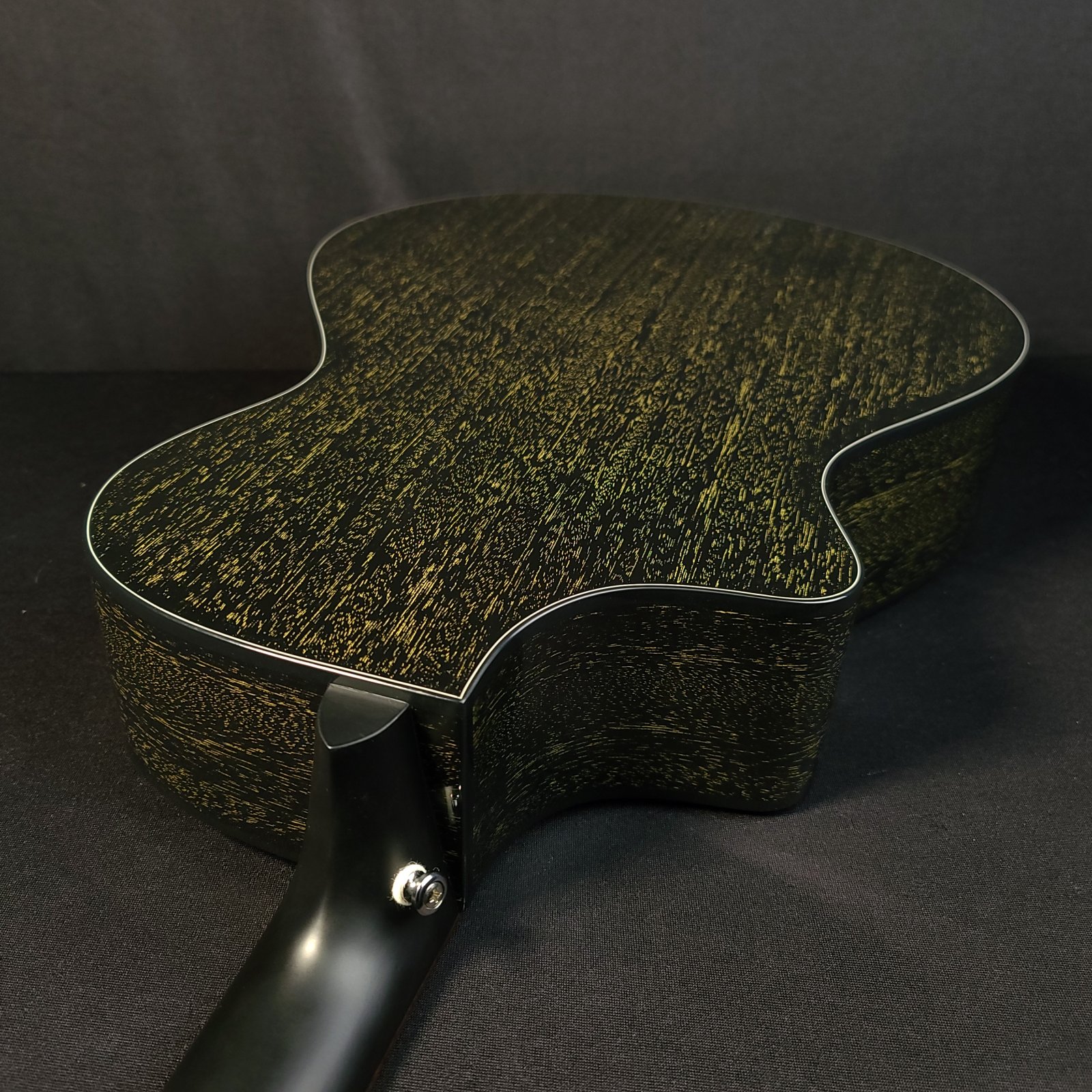 Breedlove Rainforest S Concert Black Gold Cutaway Electric