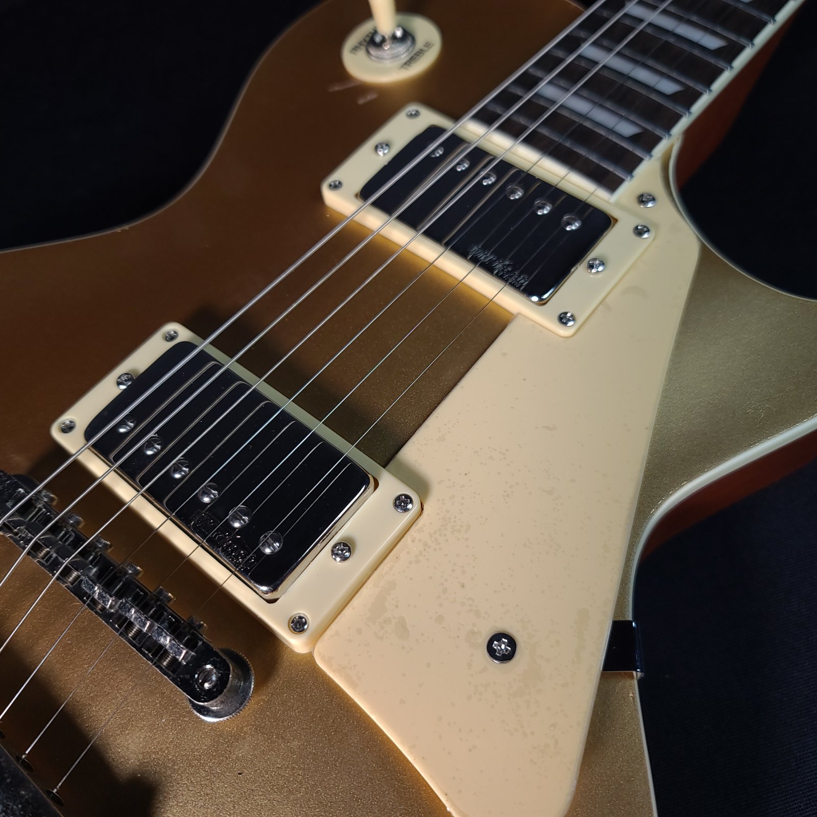 Vintage V100MRGT Distressed LP Gold Top Electric Guitar