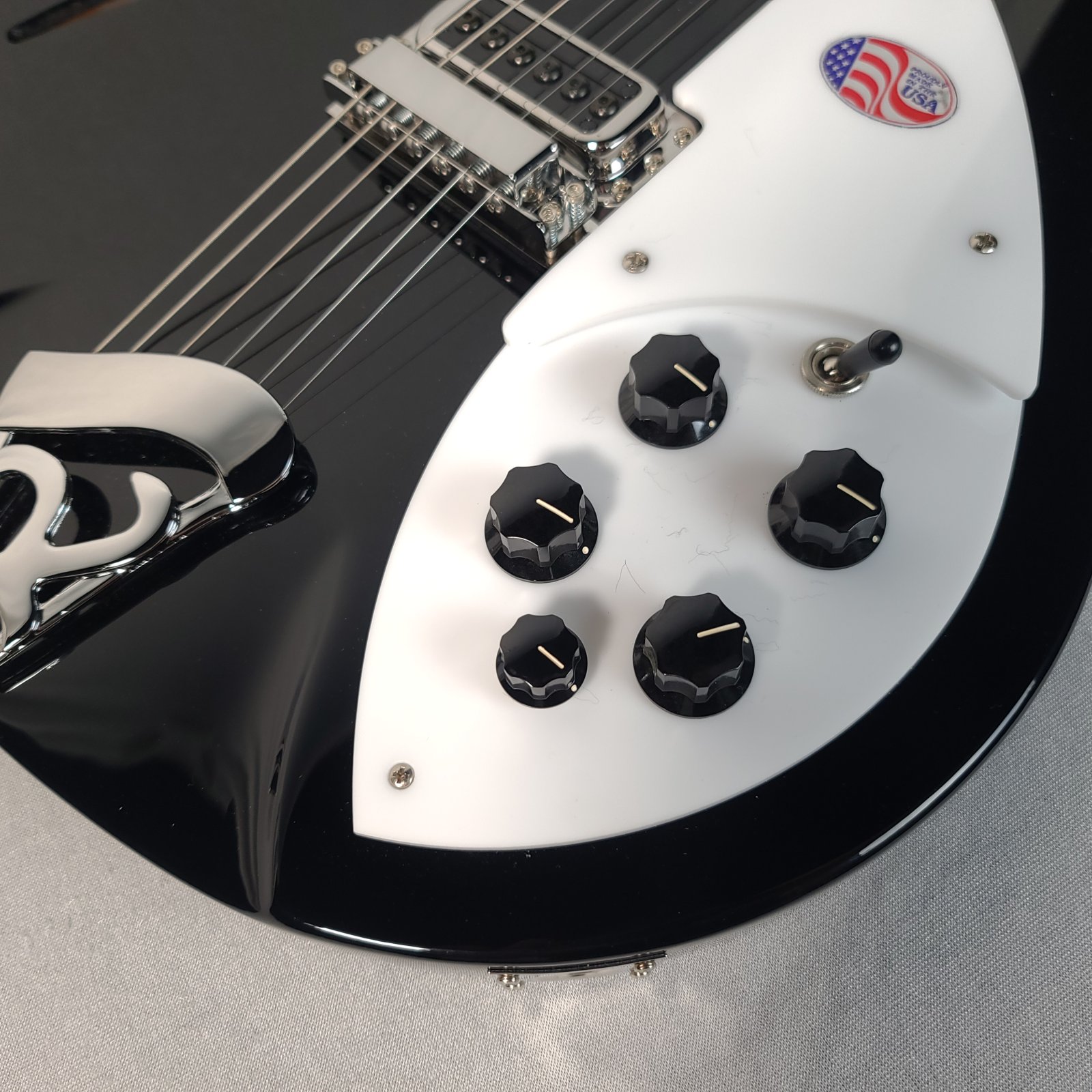 Rickenbacker 330 Jetglo 2022年製 NOS Rickenbacker 330 Jetglo 2022 | Cream City Music