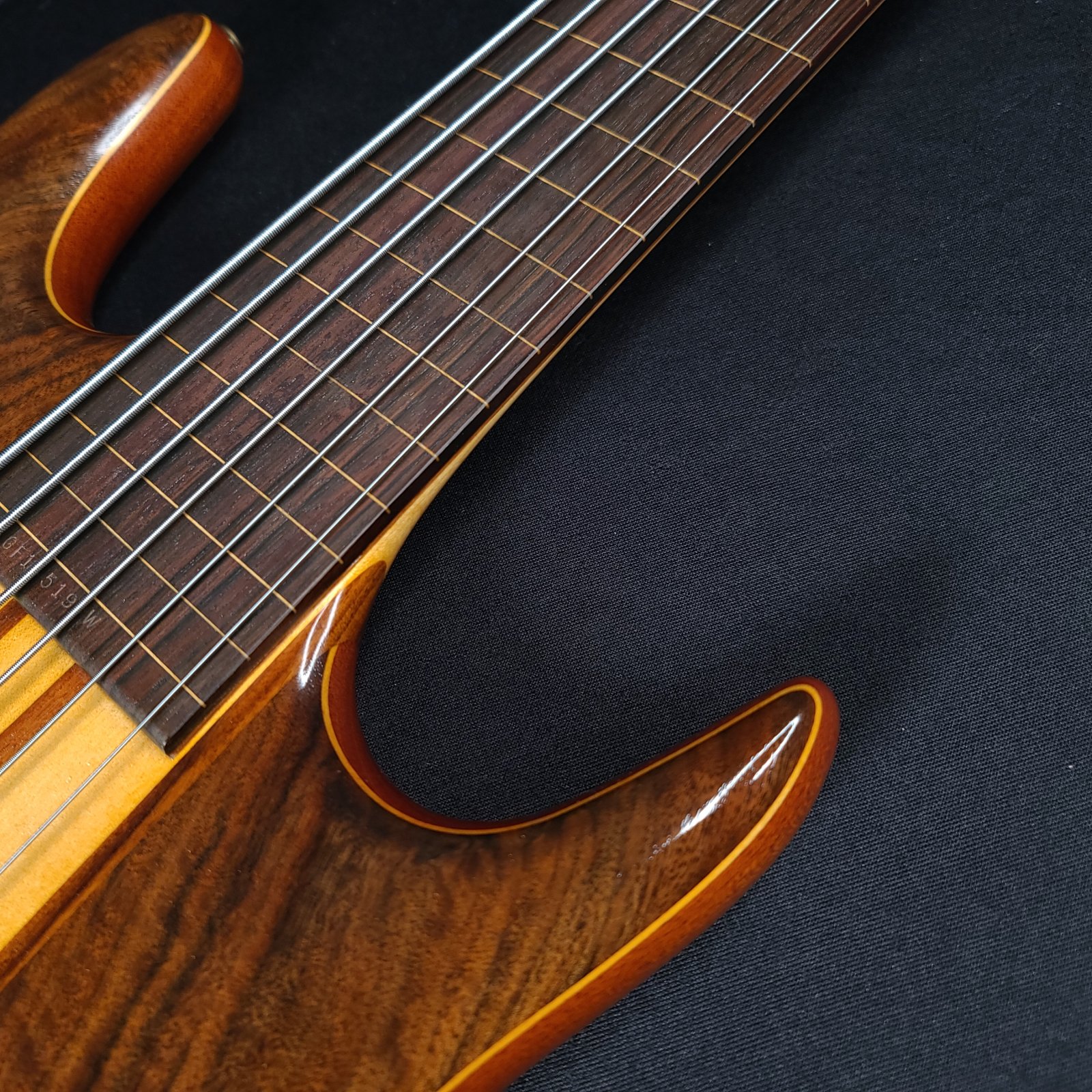 Frister SWINGING BASS 中古品 Used Ken Smith 1997 BT6GF 6 String Fretless Bass w/Original Case