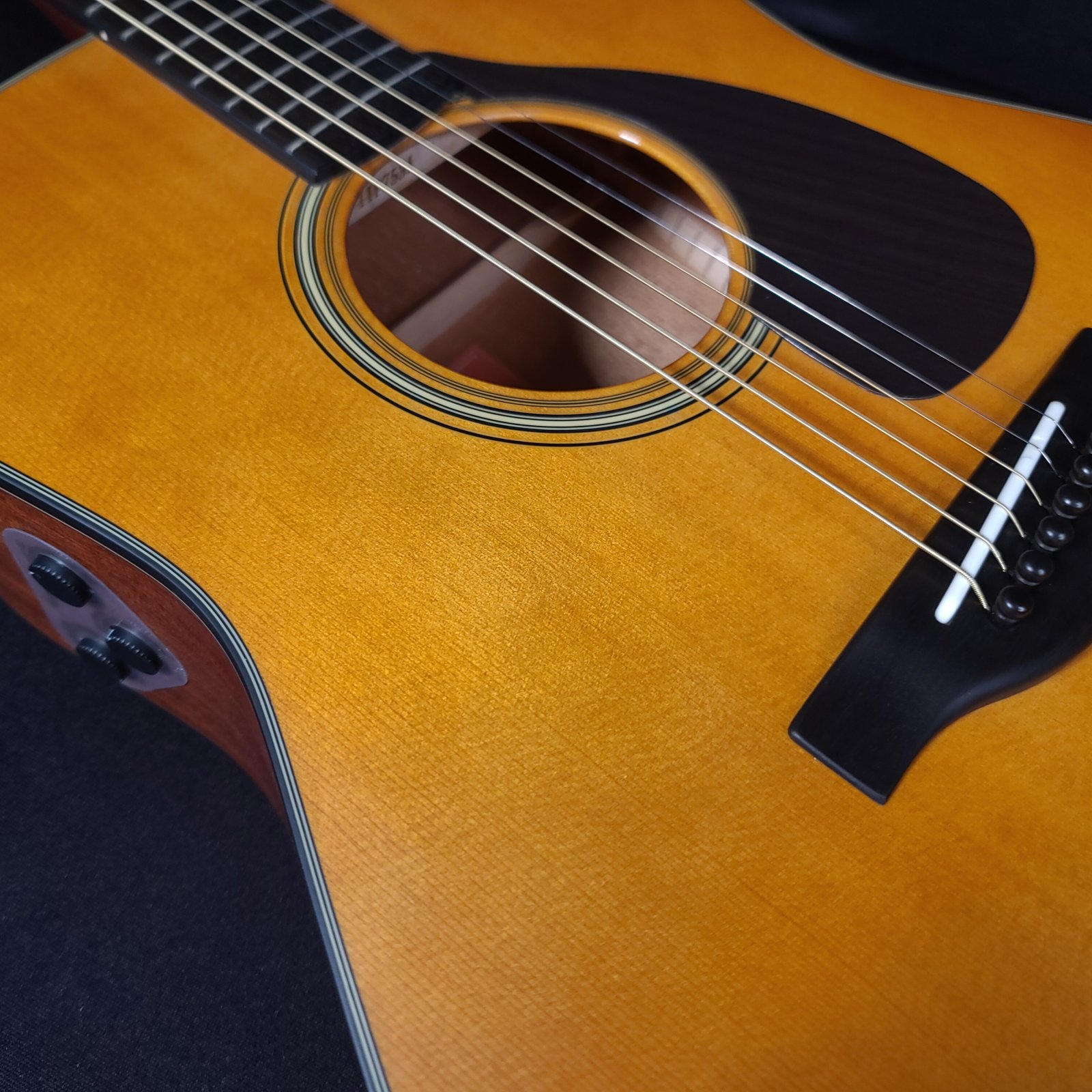 Yamaha FGX5 Red Label Electric Acoustic Guitar w/Hard Case
