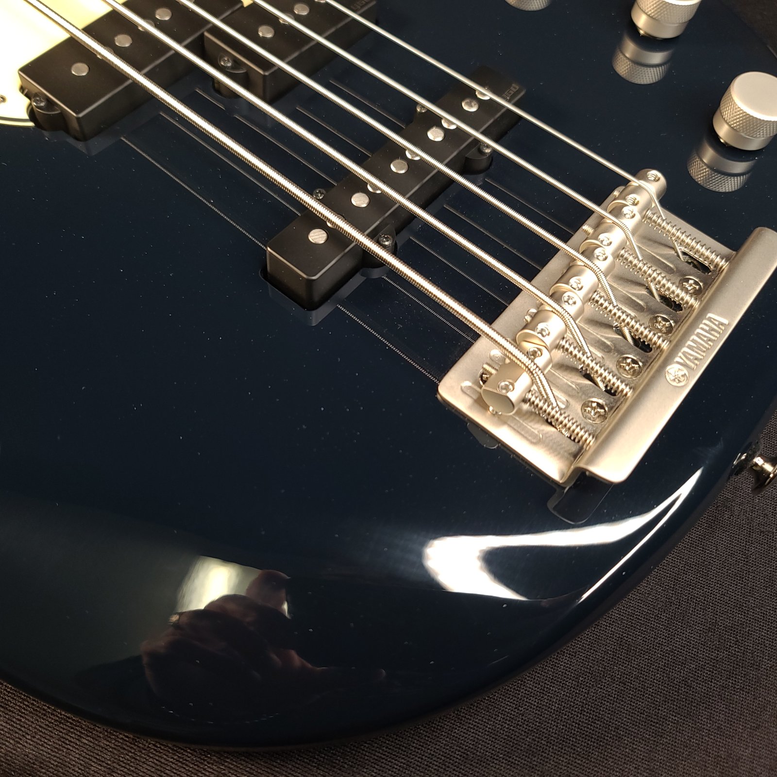 Yamaha BBP35 5 String Electric Bass Midnight Blue w/case