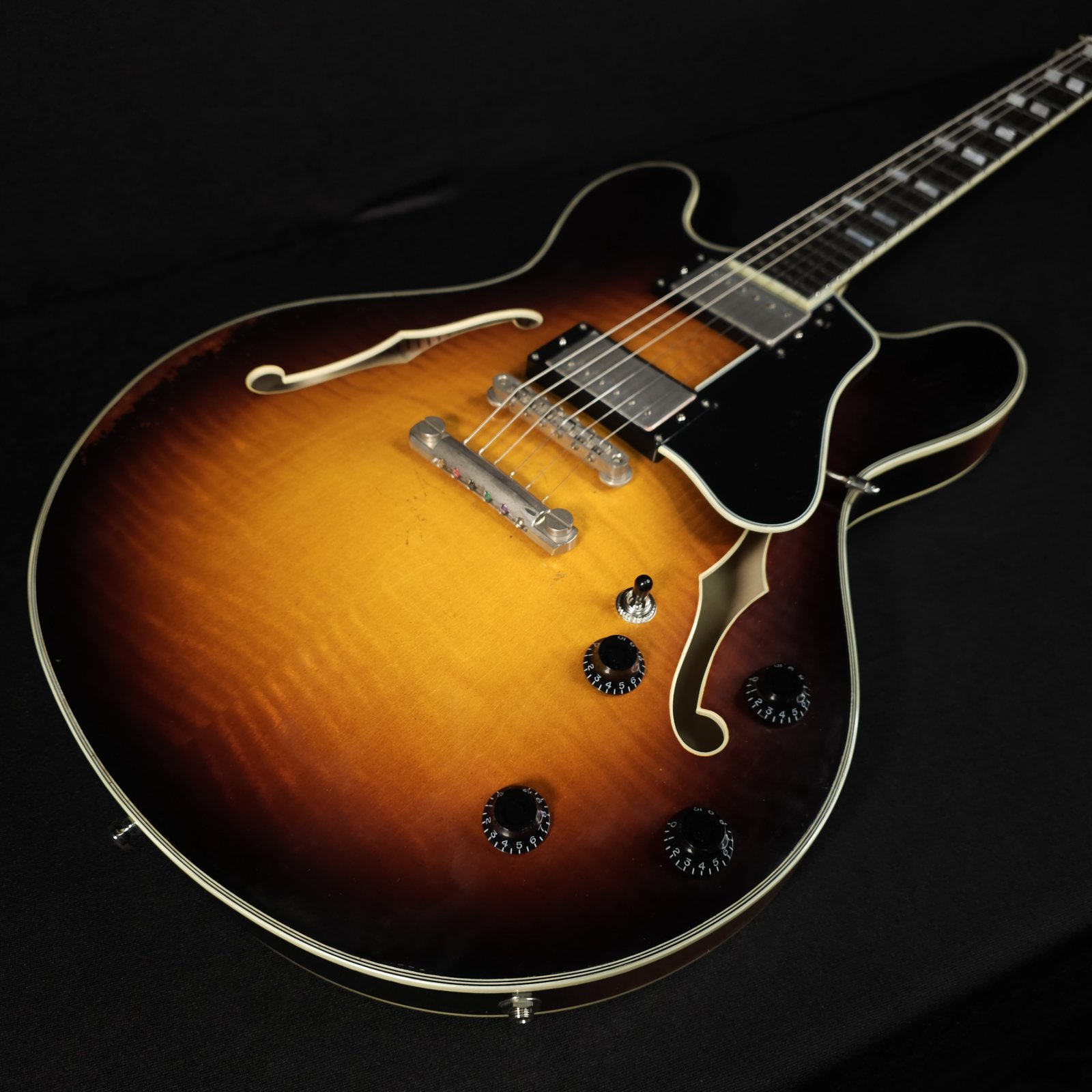 Eastman T59/V-SB Sunburst Varnish Thinline Electric Guitar With