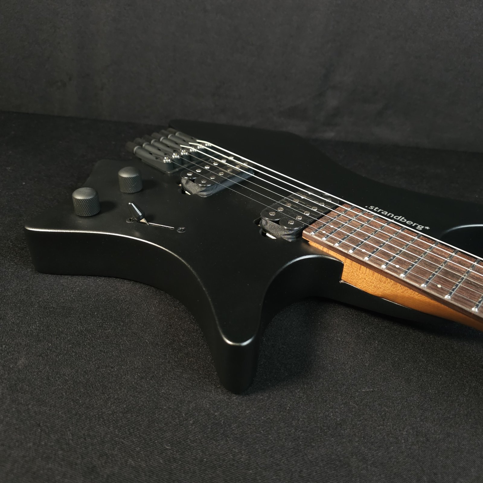 Strandberg Boden Essential BD6CT Black Granite w/Gig Bag