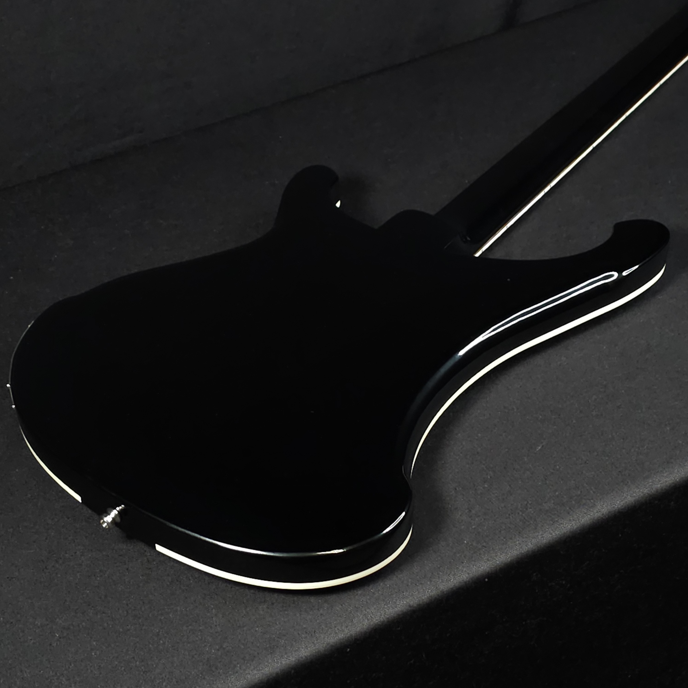 Rickenbacker 4003 Bass Jet Glo 2025 With Case NEW PICKUP COVER
