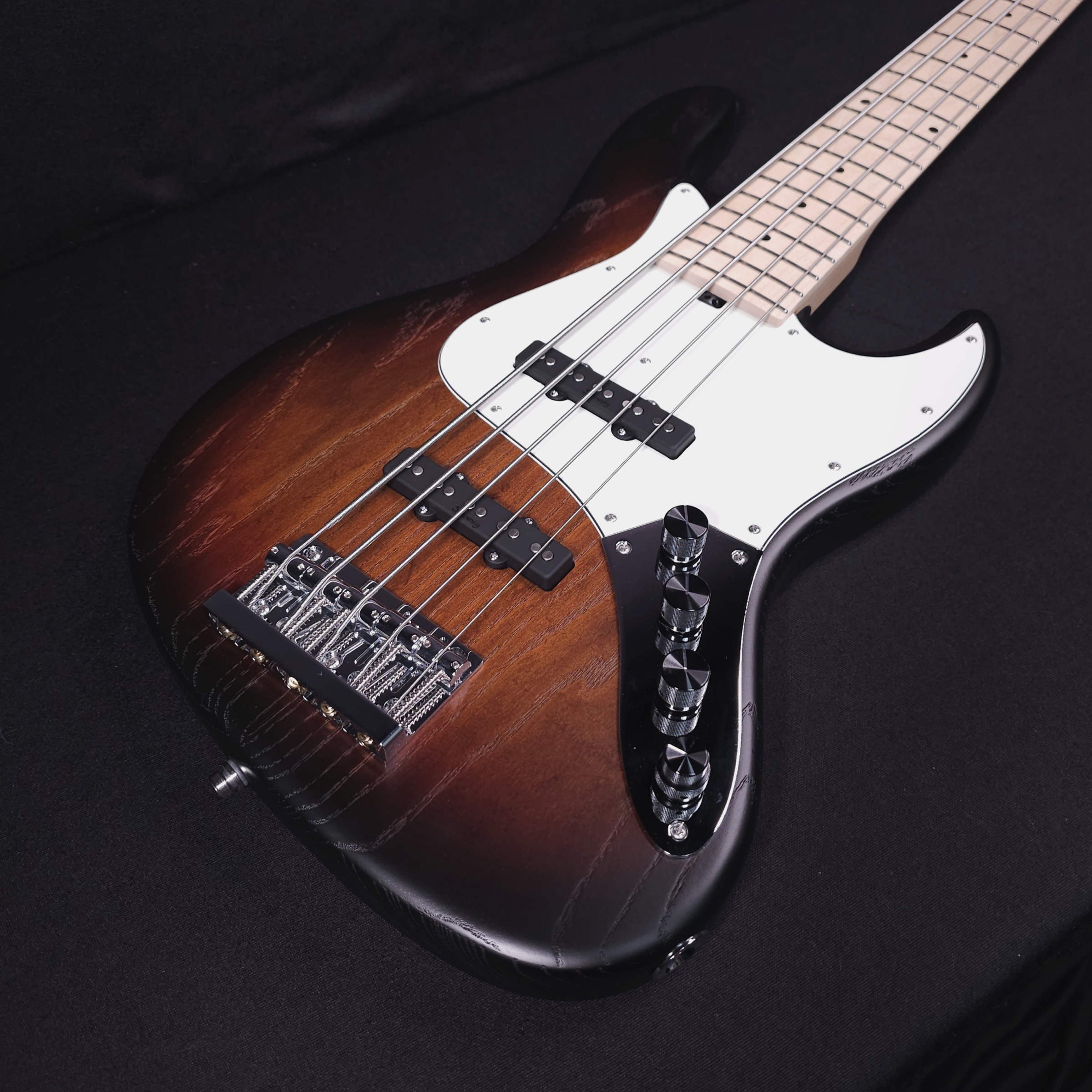 Sadowsky MetroLine 21 fret Vintage 5-String J/J Bass Almond Sunburst w/Gig Bag