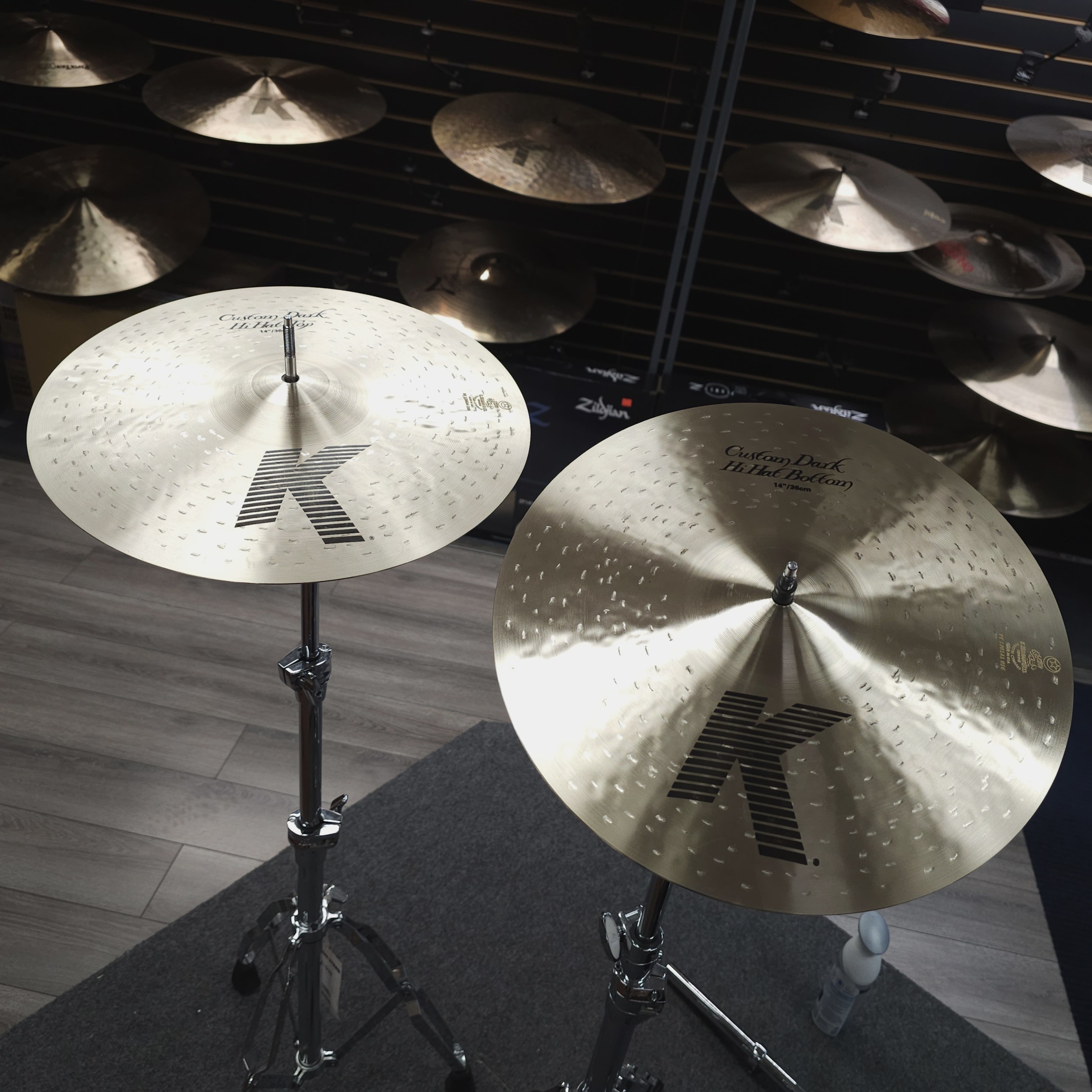Zildjian 14 K Custom Dark Hi Hats Top: 957 g, Bottom 1308 g.