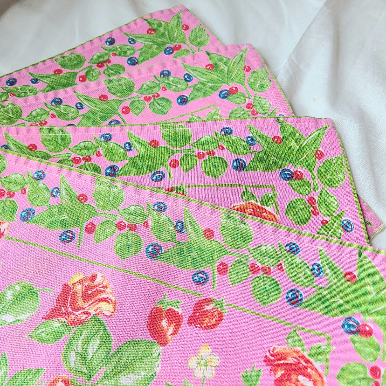 Set of 4 Bright Pink Floral with Strawberry Fruit Border Cotton Retro Inspired Placemats 11.5 X 14. NAP04