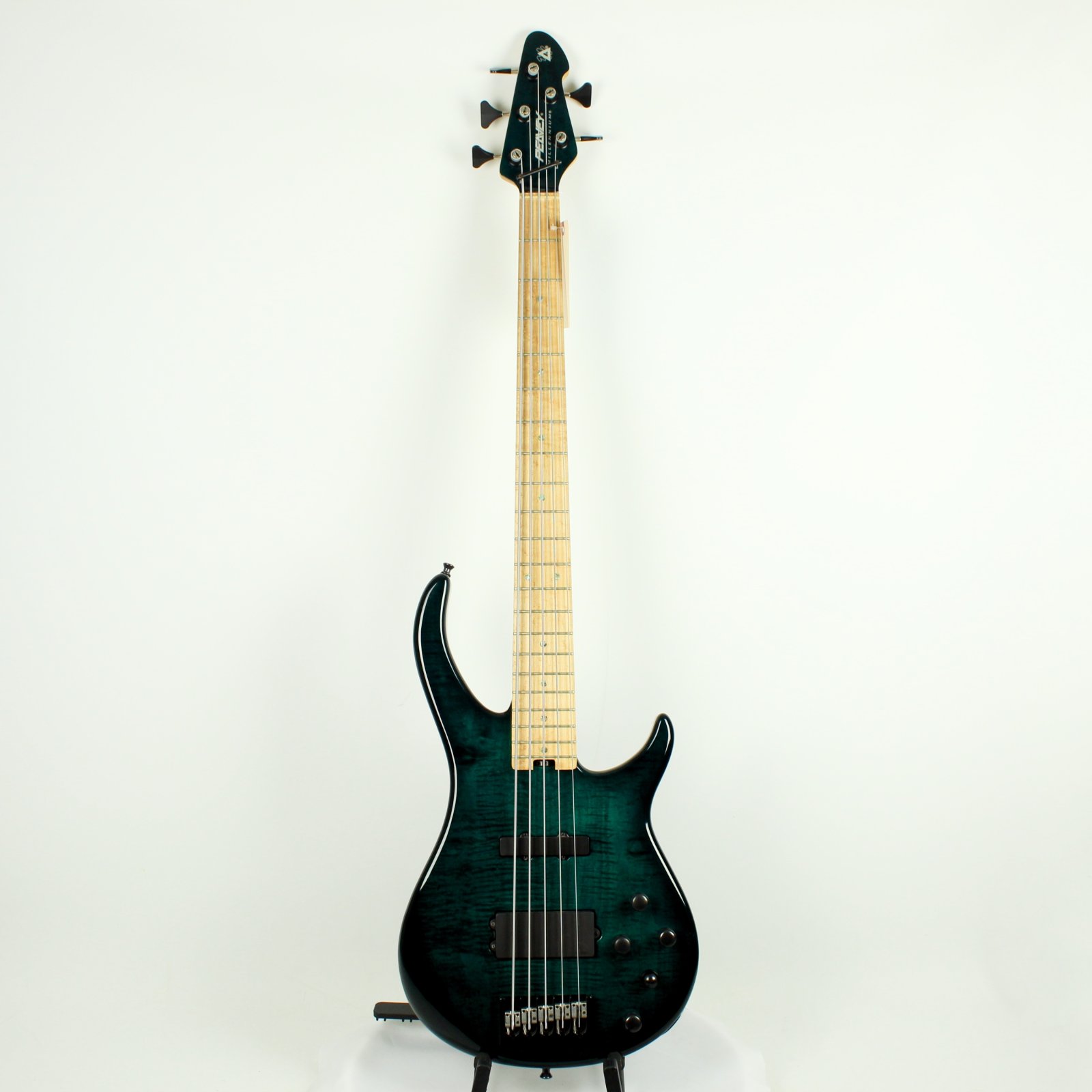 Peavey Millennium Plus V 5-String Bass w/Hardshell Case, Black