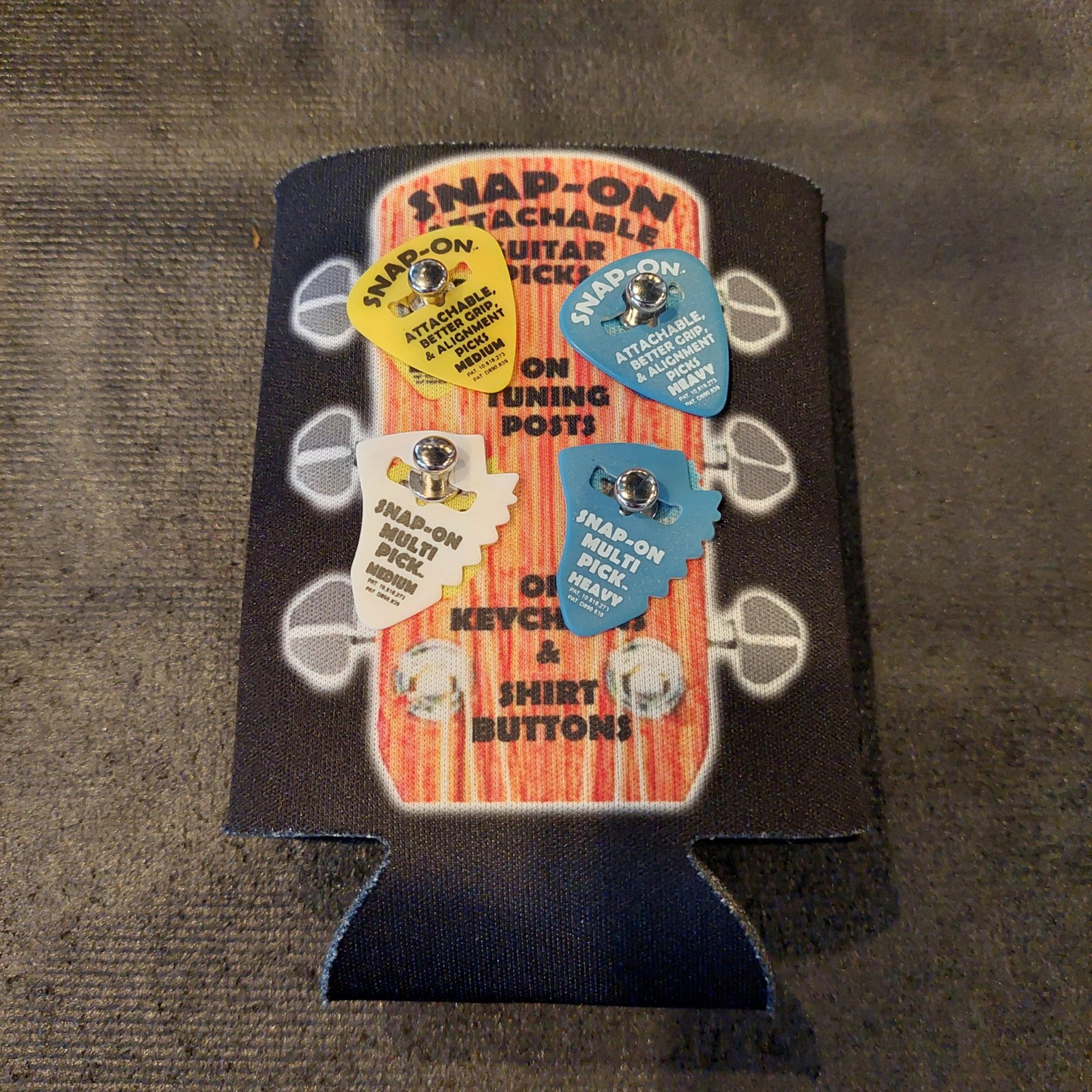 SNAPON Bottle Koozie w/ 4 Medium Attachable Guitar Picks 187728