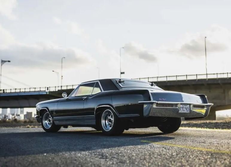 自動車 1965 Buick Riviera Regal Black 1965 Buick Riviera Regal Black Grand Sport Unboxing - YouTube