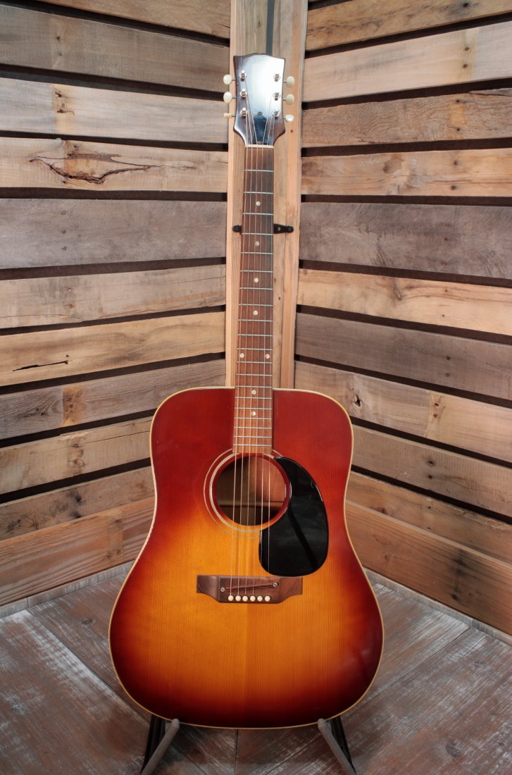 Vintage (1969) Gibson J45 Deluxe Acoustic Guitar with Case