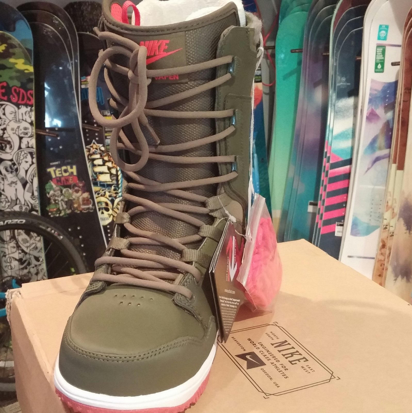 elfbar elfa master akku Nike Vapen Black Green Lace-Up Snowboard Boots Women's Size 9.5 main image 1