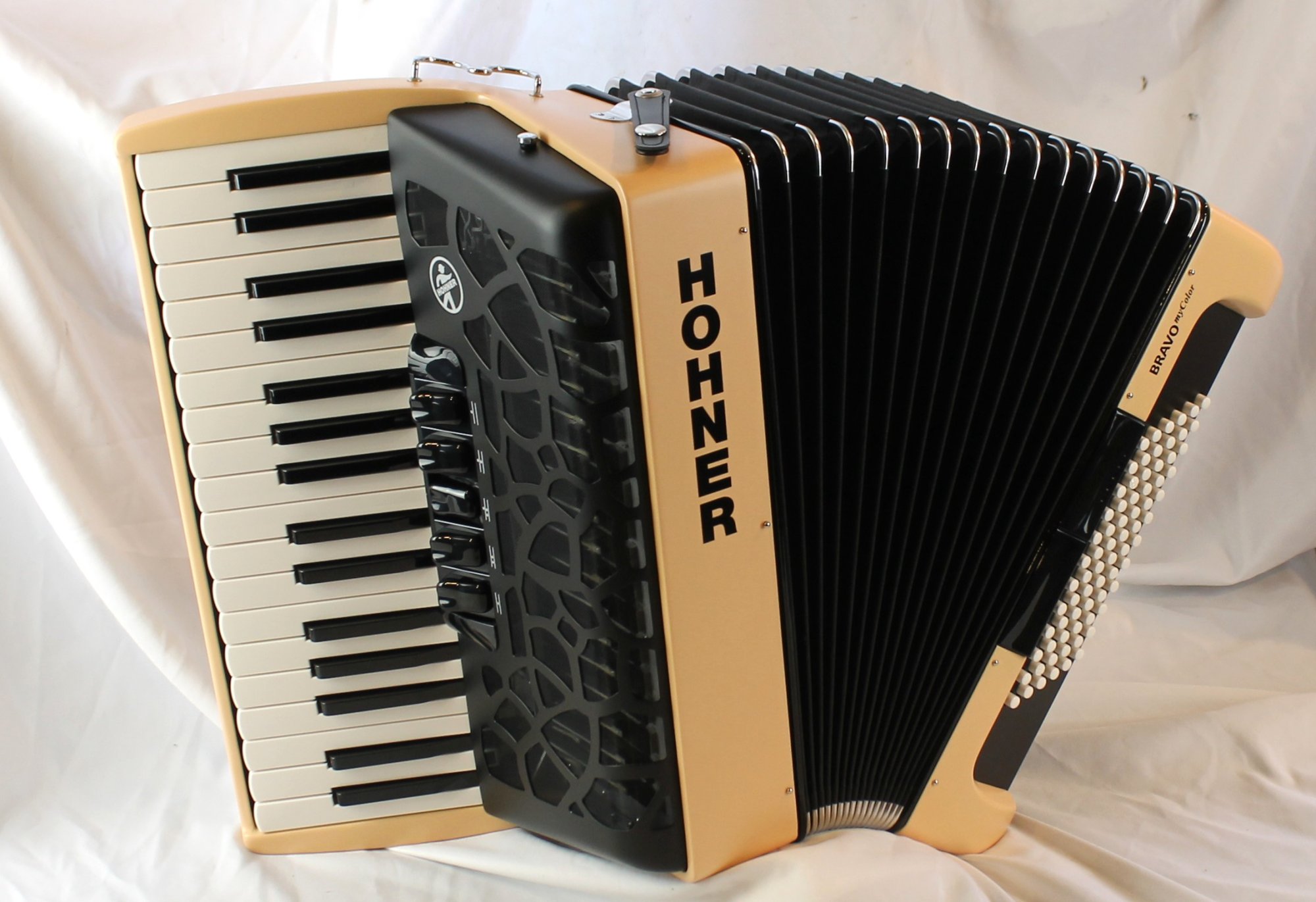 NEW Honey Yellow Hohner Bravo III myColor Earth Piano Accordion