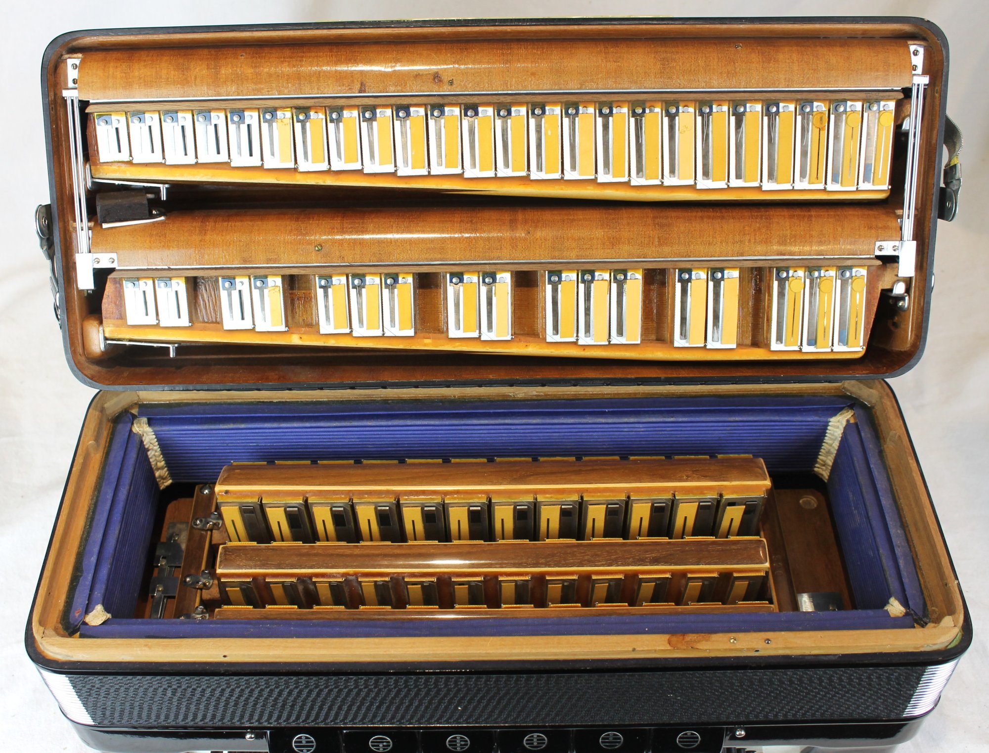 7113 - Black Stanelli Minerva Quad Tone Chamber Piano Accordion
