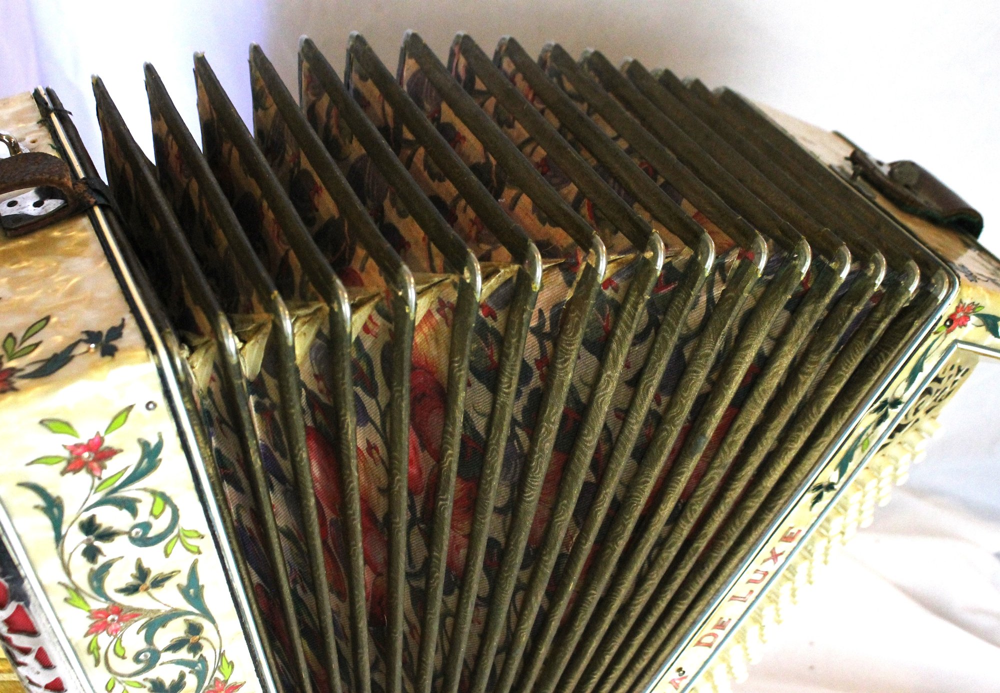 7851 - Pearl Decorated La Tosca De Luxe Piano Accordion LMMM 41