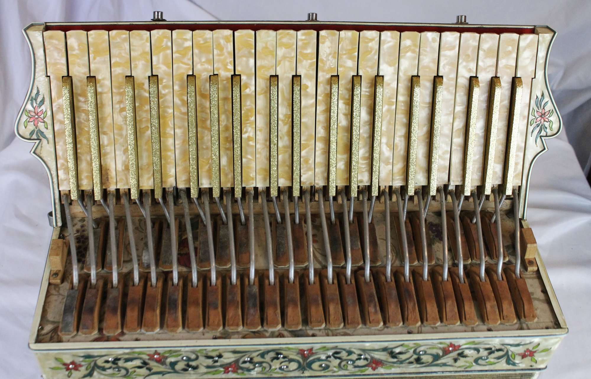 7851 - Pearl Decorated La Tosca De Luxe Piano Accordion LMMM 41