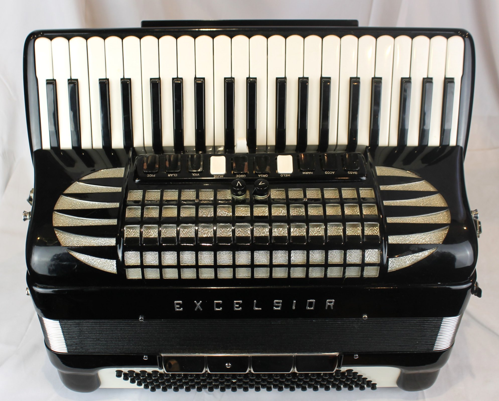 7333 - Black Excelsior 20 Cosmopolitan Piano Accordion LMMH 41 120