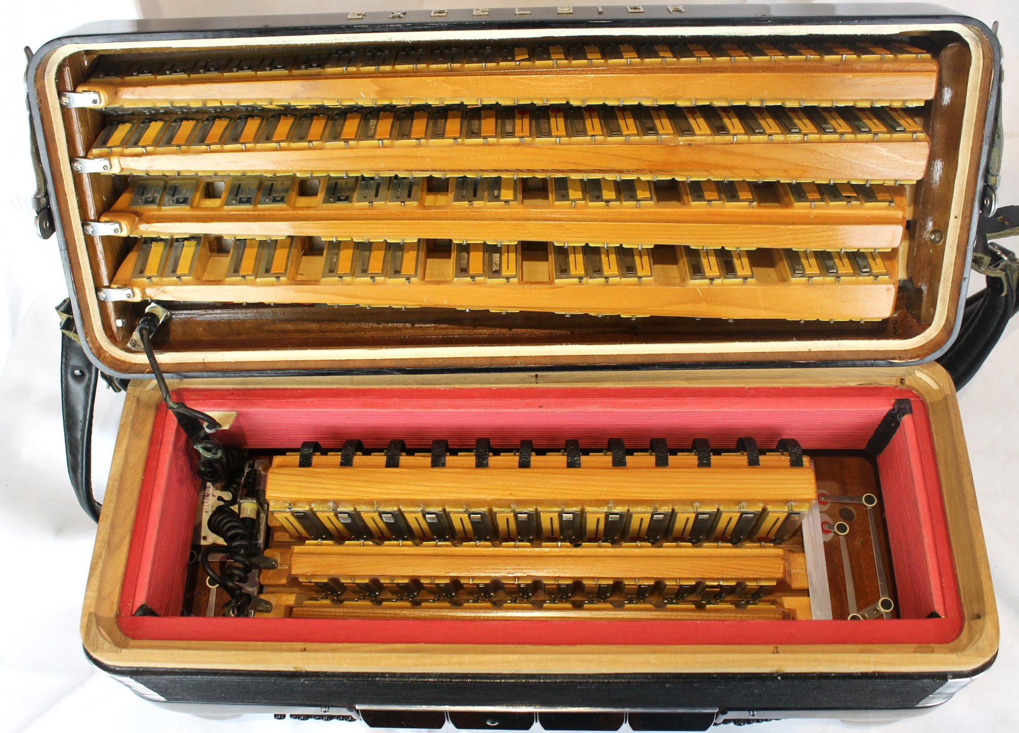 7333 - Black Excelsior 20 Cosmopolitan Piano Accordion LMMH 41 120