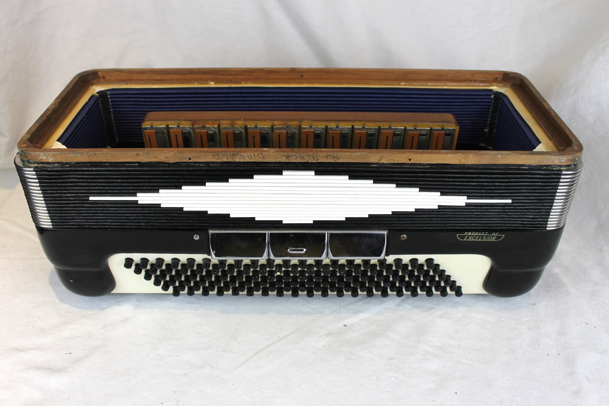 4971 - Black Excelsior Excelsiola 714 Piano Accordion LMMH 41 120