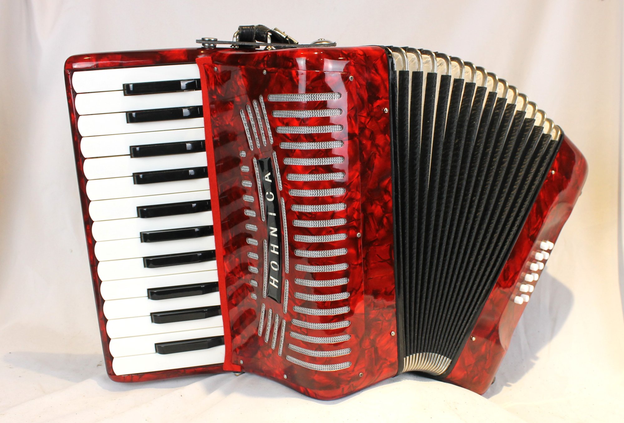 5803 - Red Hohner Hohnica 1303 Piano Accordion MM 25 12