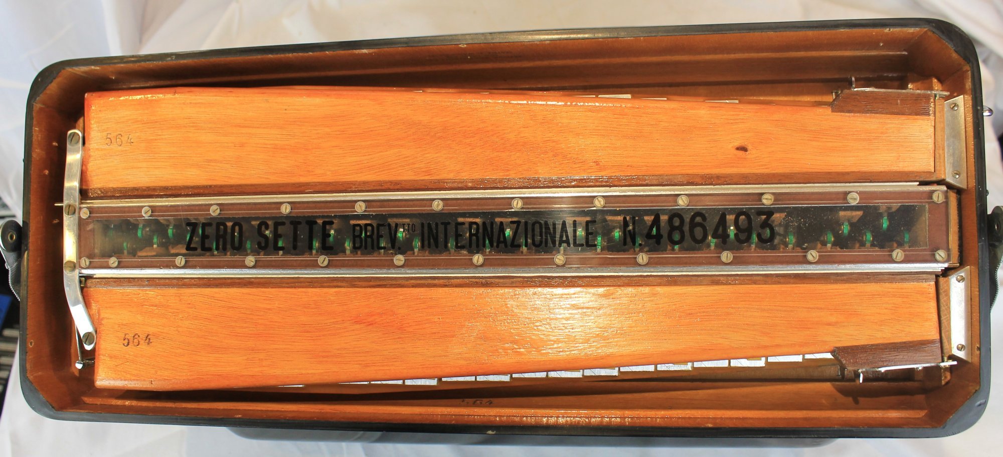 7474 - Black Petosa ZeroSette Triple Tone Chamber Piano