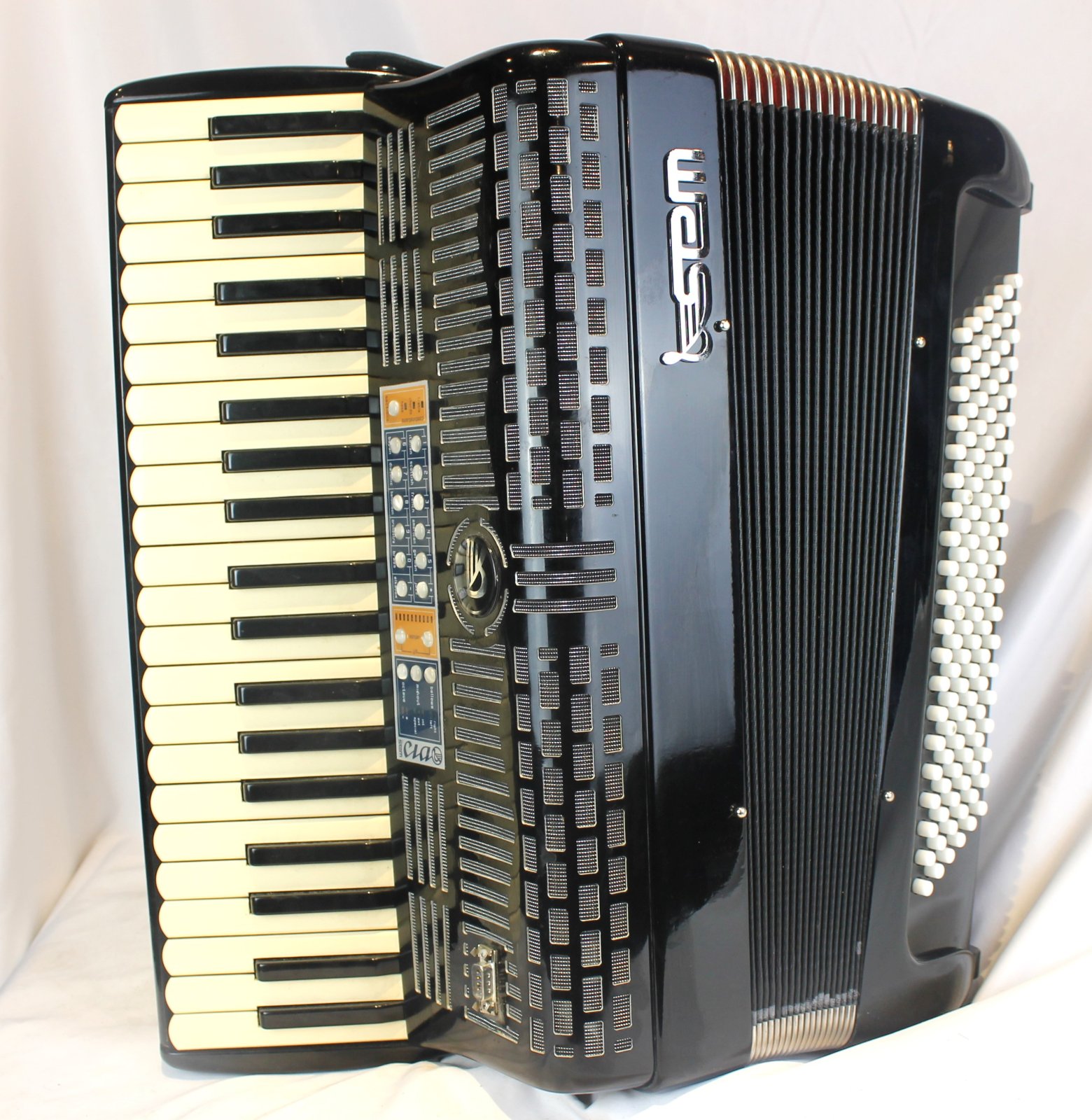thumbnail image 2 of WOBBLO Soft Accordion Carrying Case - Shoulder Bag For 48-120 Bass Accordions 2 of 10