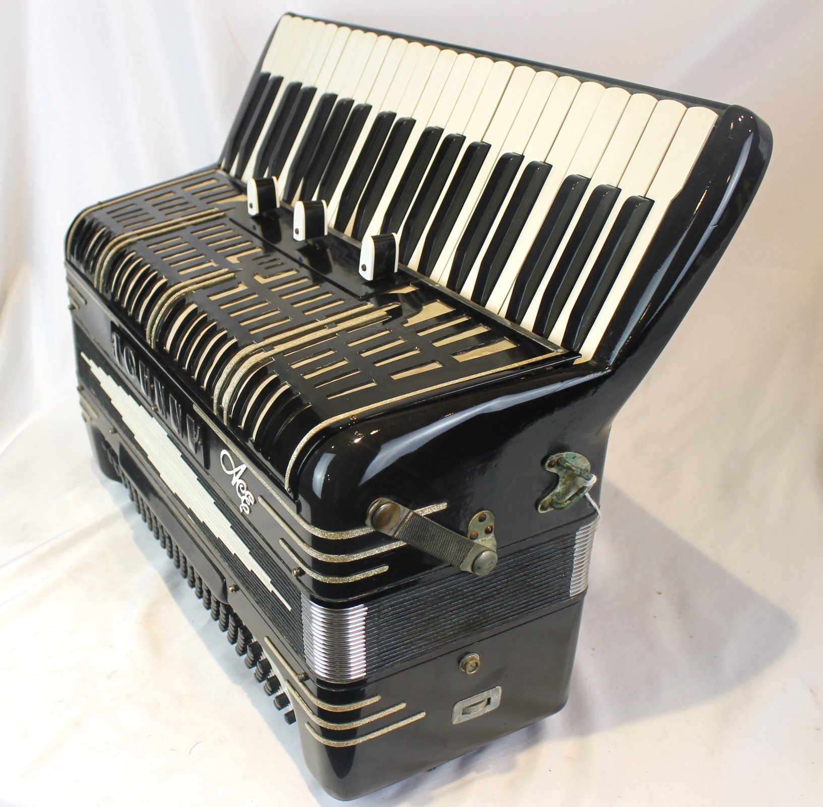 4337 - Black Ace 70 Johnny Piano Accordion LMM 41 120 - For Parts
