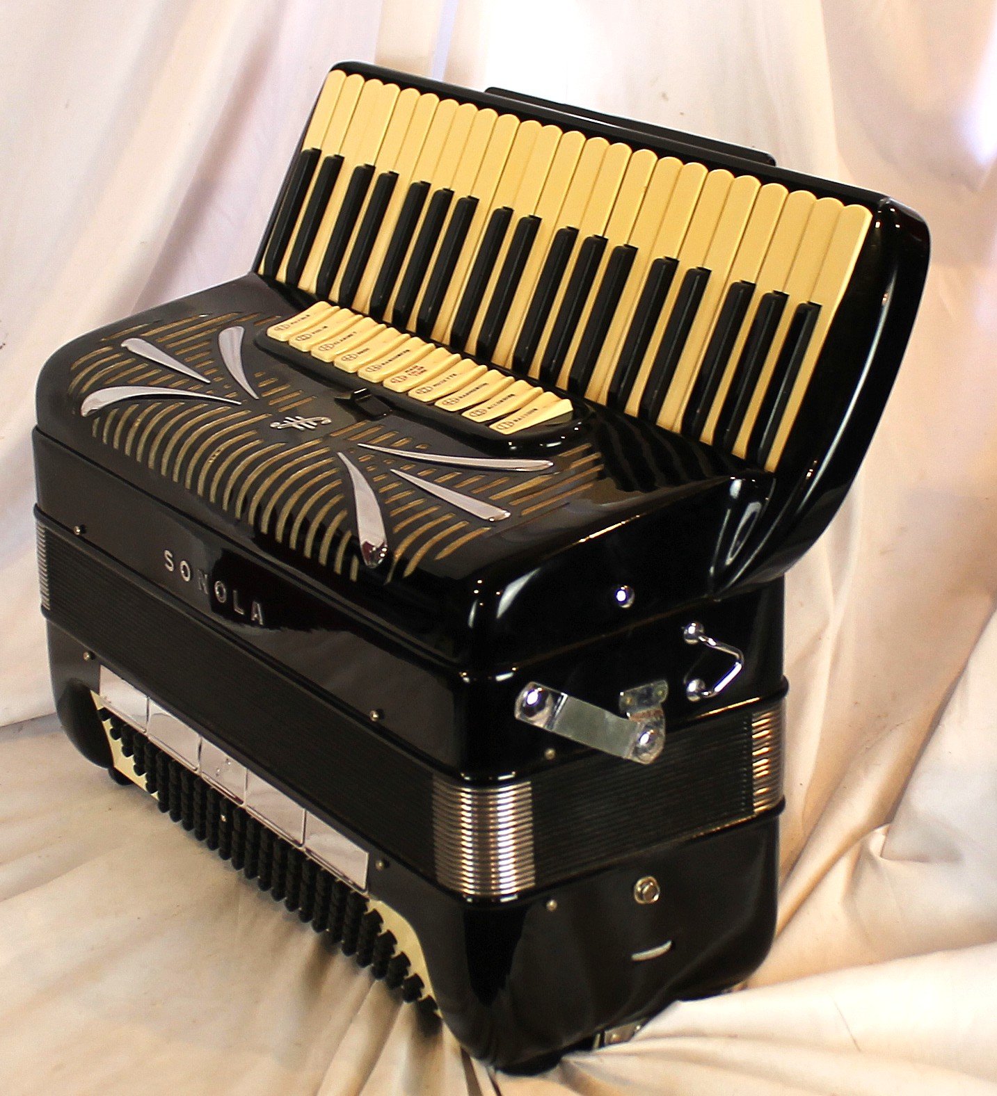 8120 - Black Sonola AA10 Piano Accordion LMMH 41 120