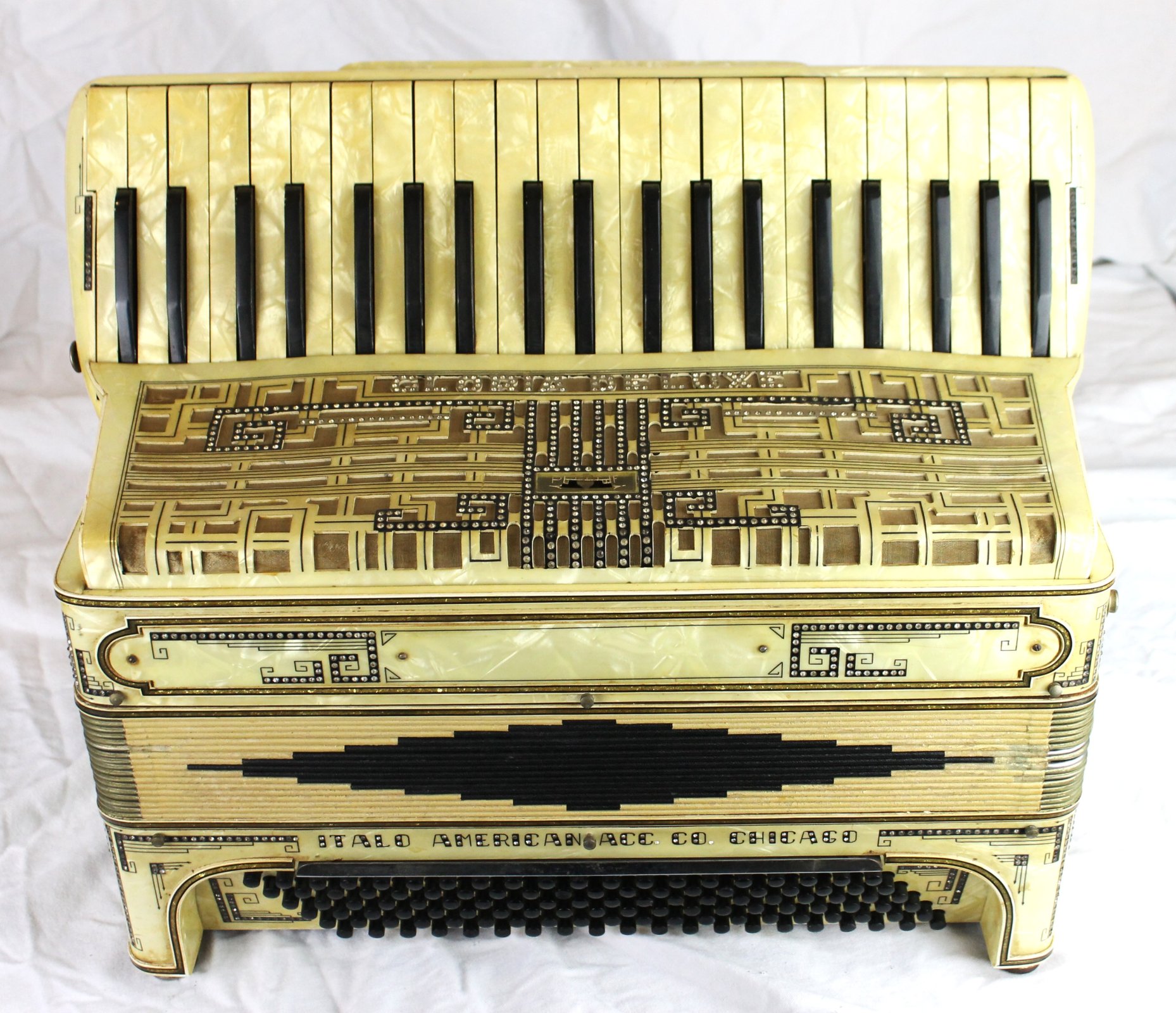 8153 - Ivory Decorated Italo American Piano Accordion LMMM 41 120