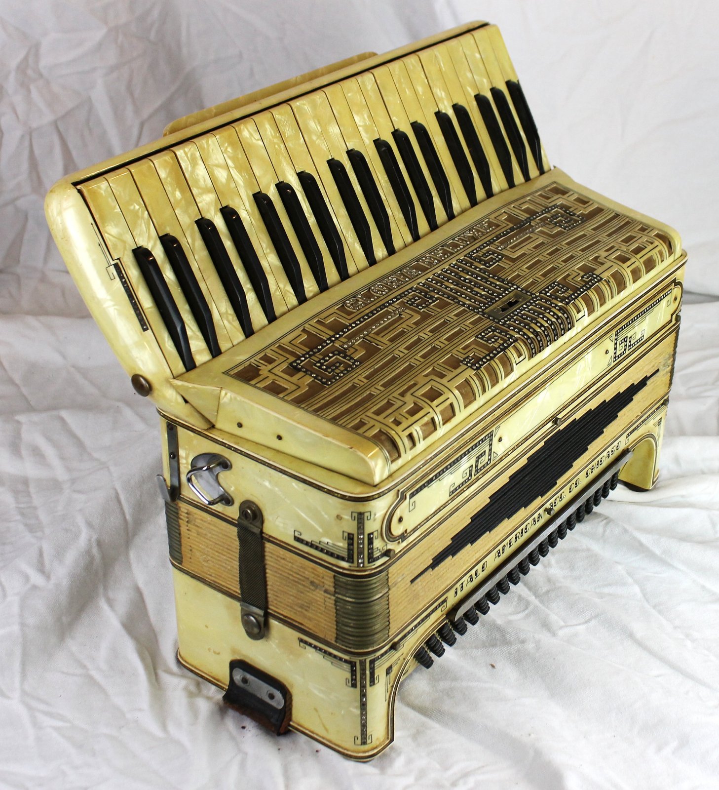 8153 - Ivory Decorated Italo American Piano Accordion LMMM 41 120