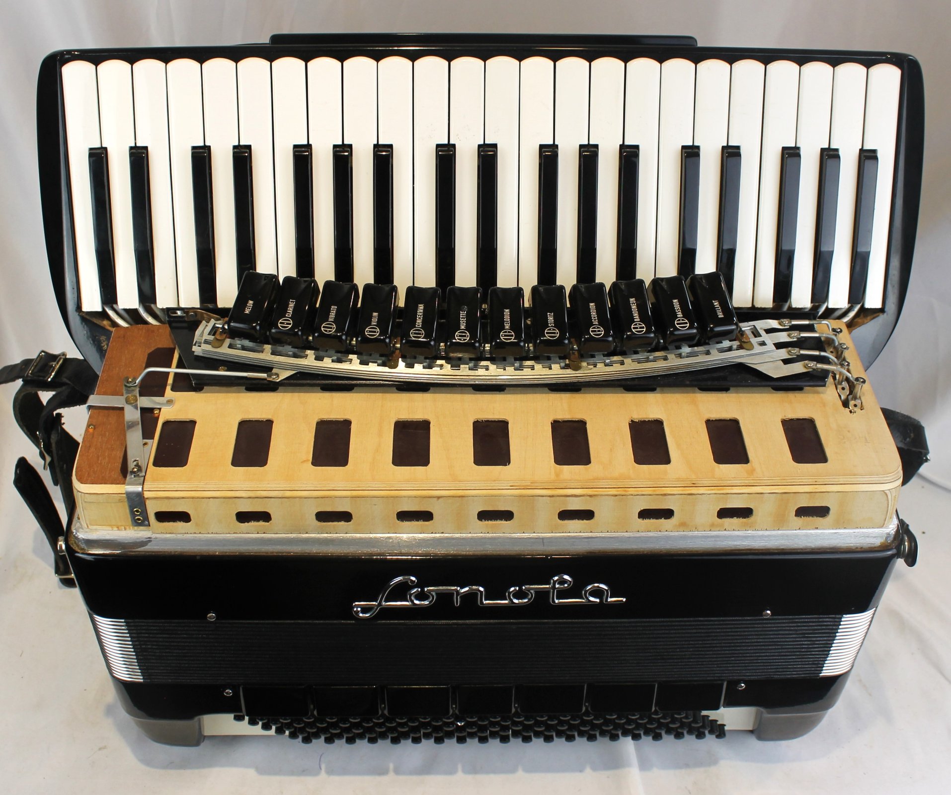 6289 - Black Sonola Mod.600 Piano Accordion LMMM 41 120