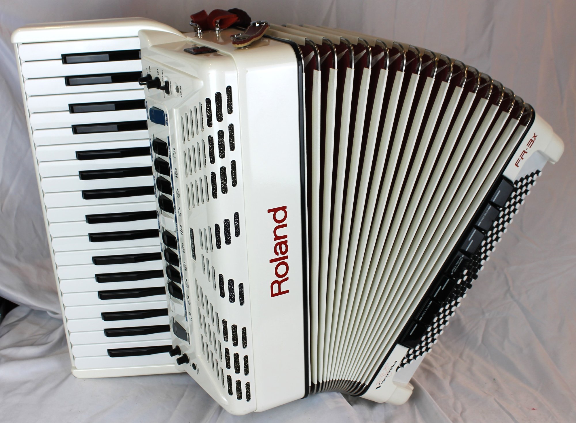 7549 - White Roland FR-3X-WH Piano Accordion 37 120 Previous Model